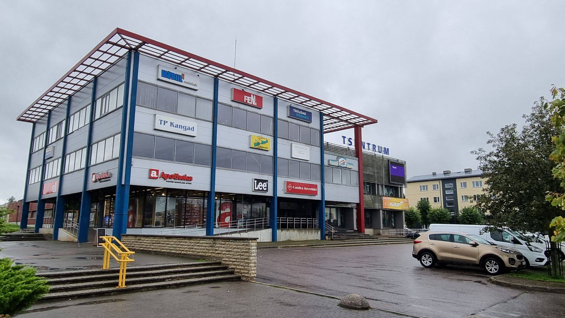 Rakvere kesklinnas võib üürida kontoripinna soodsalt. Kunagi olulisemate kaubanduskeskuste sekka kuulunud Tsentrum seisab sellest hoolimata pooltühjalt.