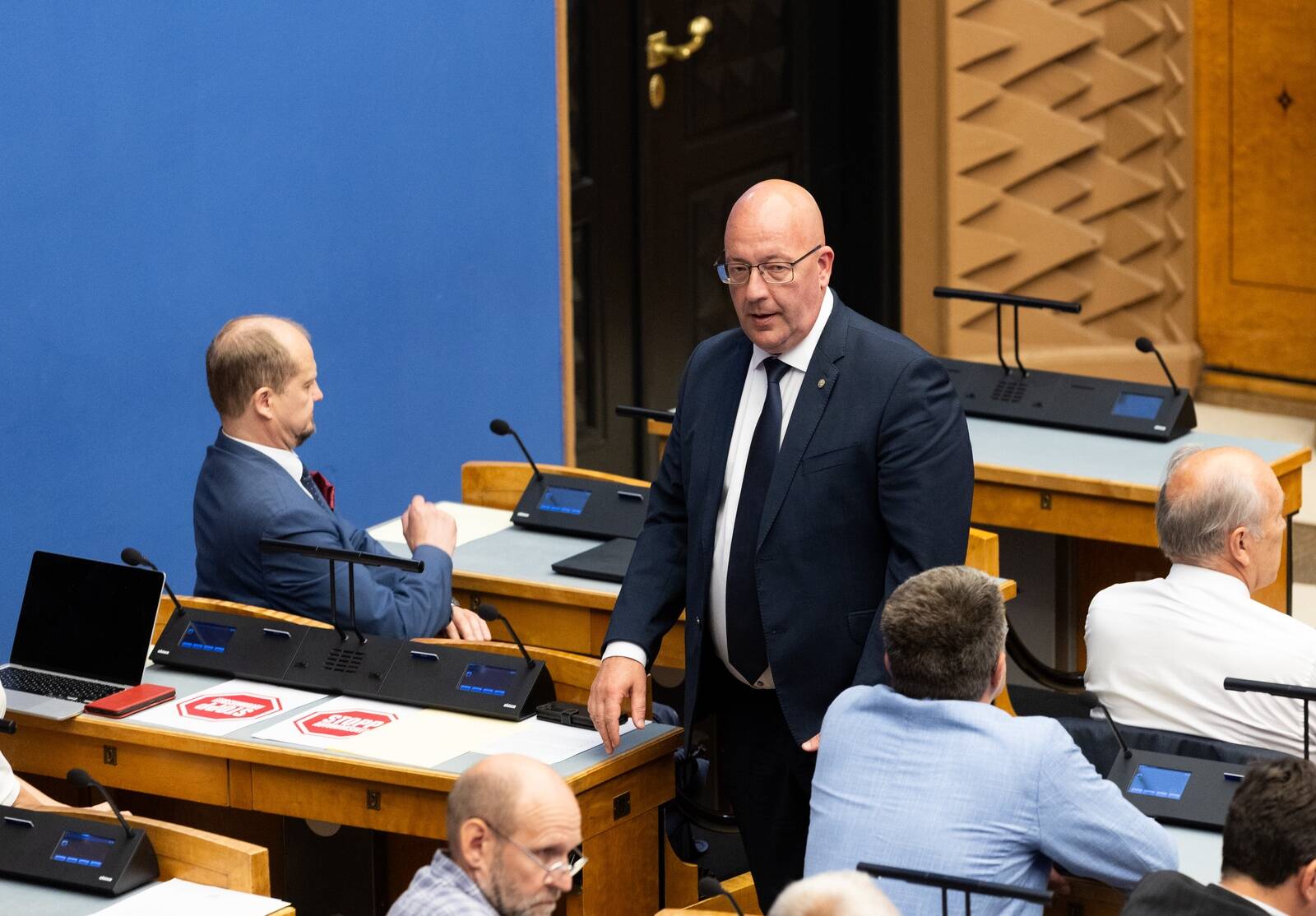 Арво Аллер (в центре).