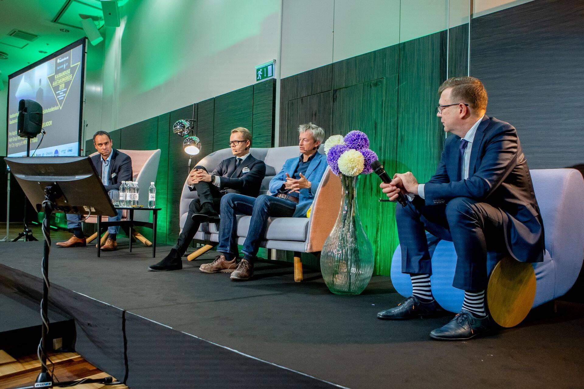 Vestlusringis osalevad Pet City tegevjuht Hendrik Tibar, Astri Grupi nõukogu liige Silver Hage ja Pro Kapitali juhatuse liige Allan Remmelkoor. Vestlust modereerib Hando Sinisalu.