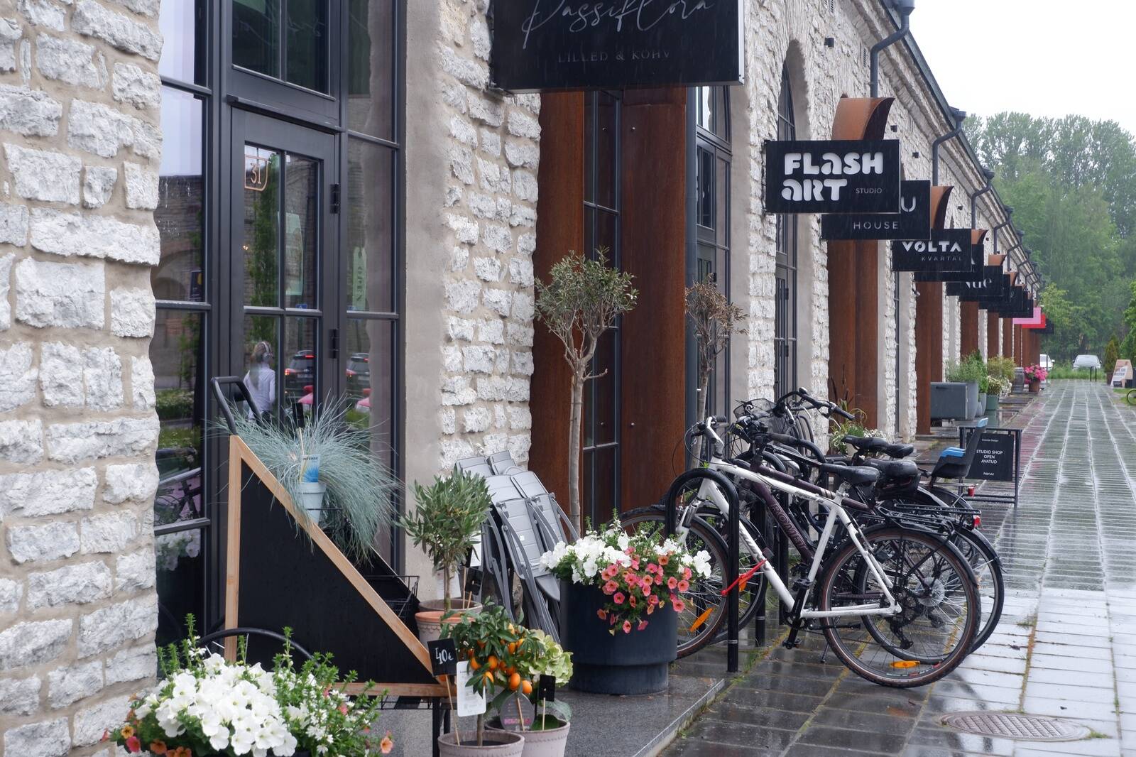 Коммерческие помещения в квартале Вольта.