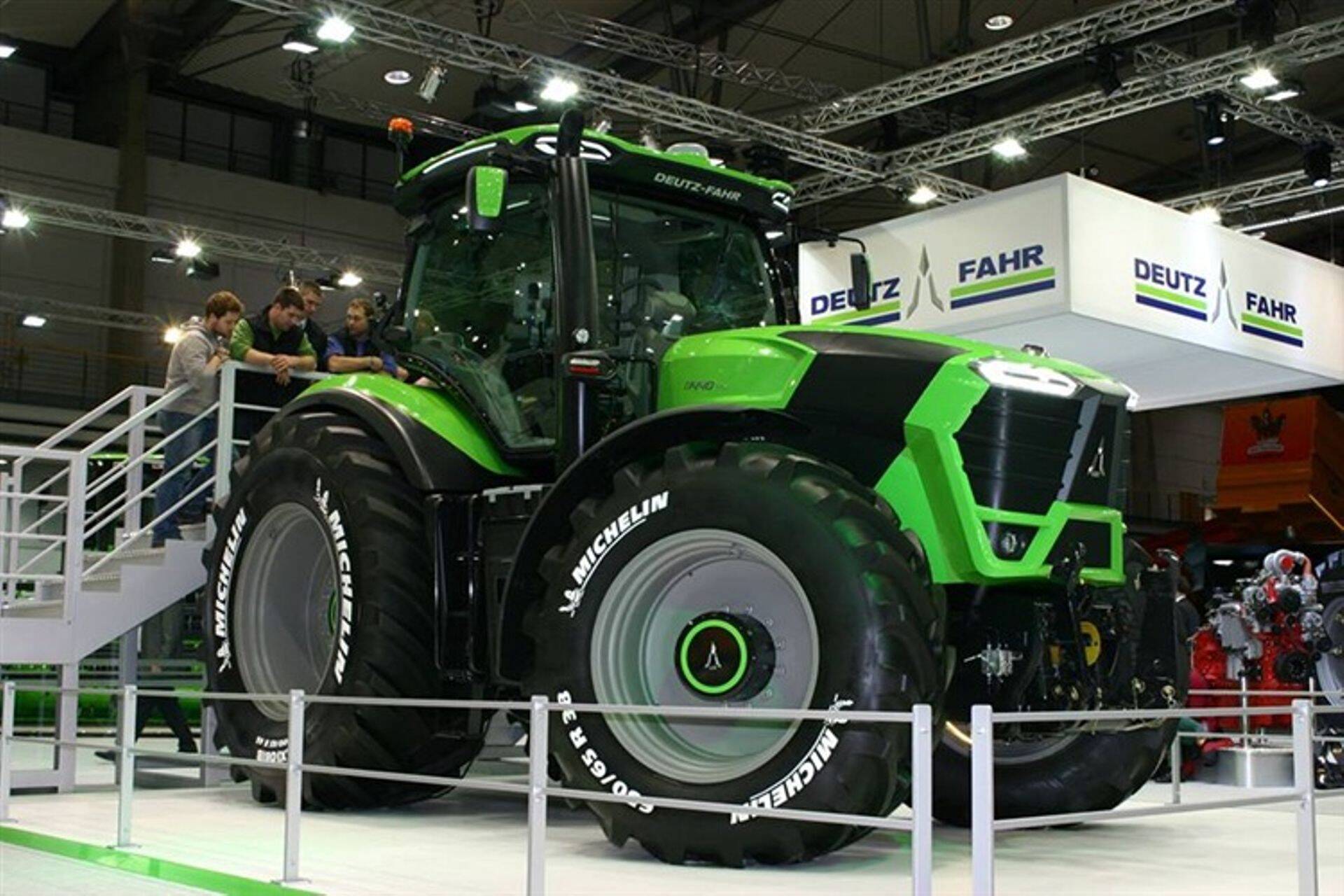Äsja toimunud Hannoveri Agritechnica 2013 messil esitleti Deutz-Fahr traktorite täiesti uusi mudeleid 11. seeriast