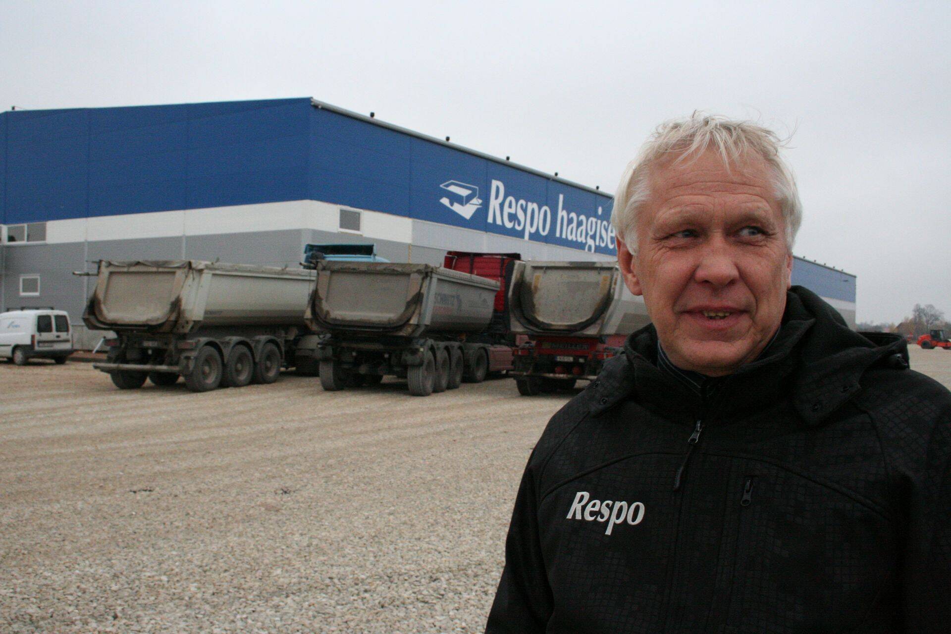 ASi Respo Haagised juhatuse esimees Ain Antons Tartu lähedal Tõrvandis valmiva uue tootmishoone juures.