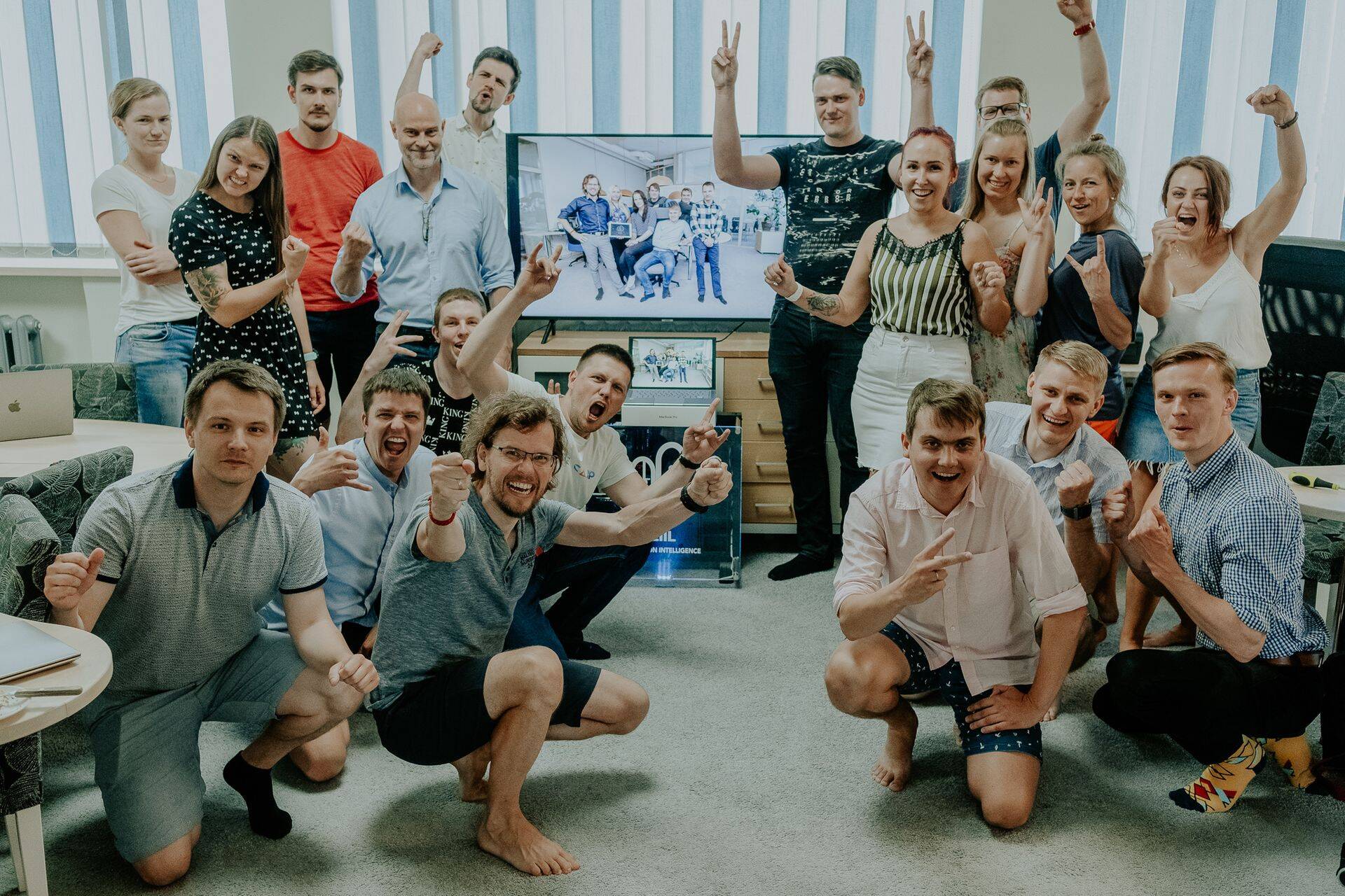 Eziili meeskond, ettevõtte üks asutajatest Maido Janke (esireas vasakult teine).