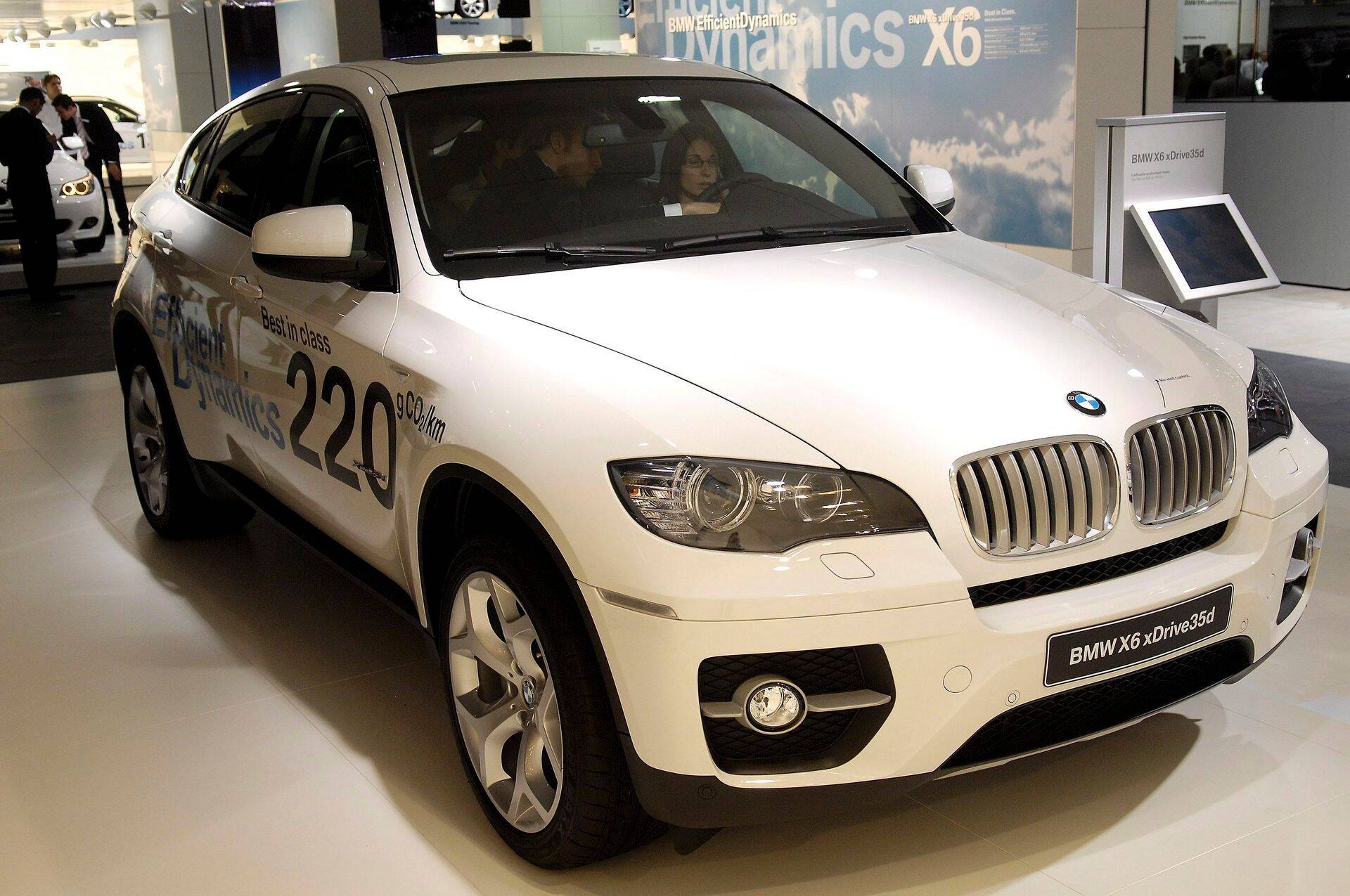 BMW X6 Genfi autonäitusel.
