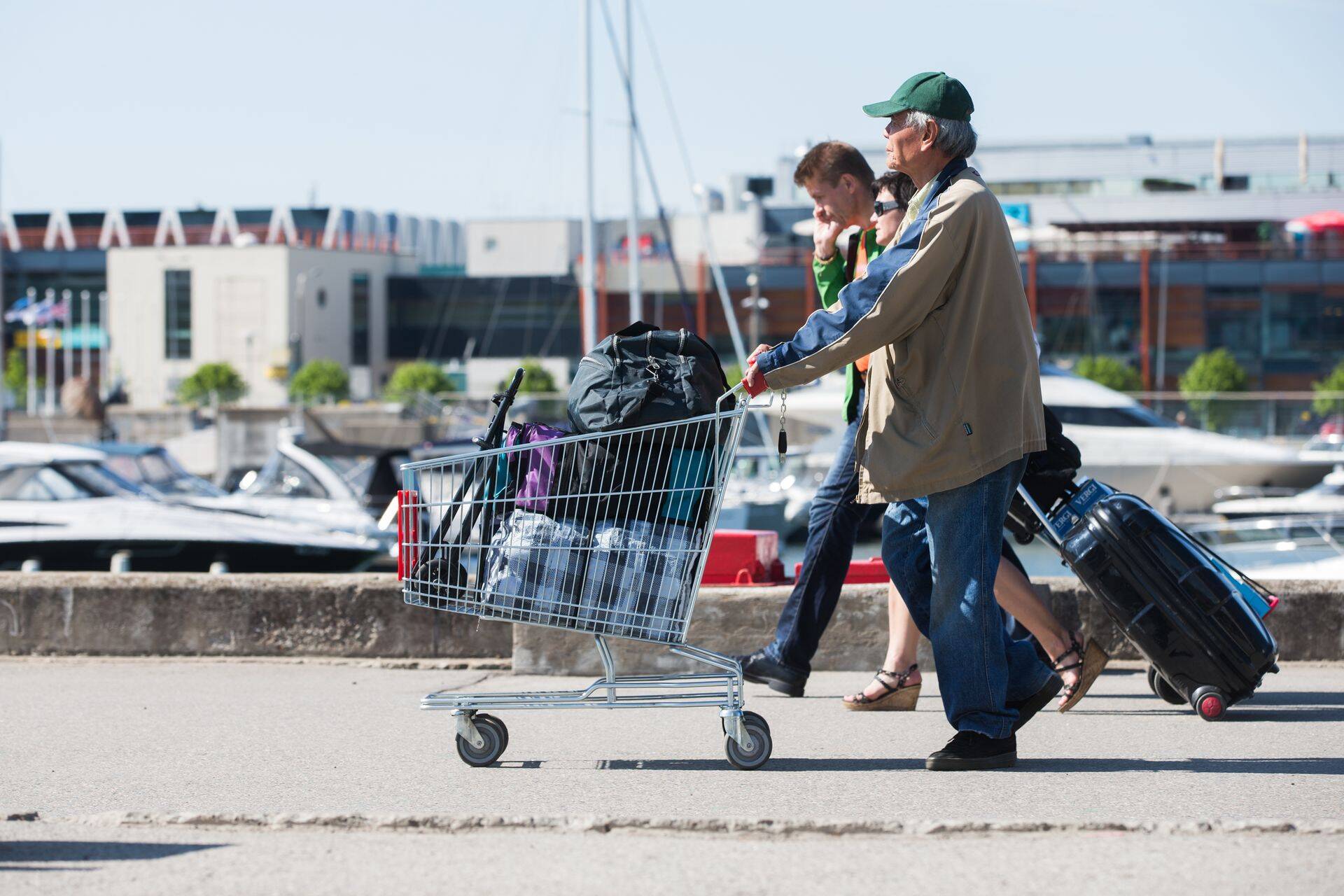 Turistid Tallinna sadamas.