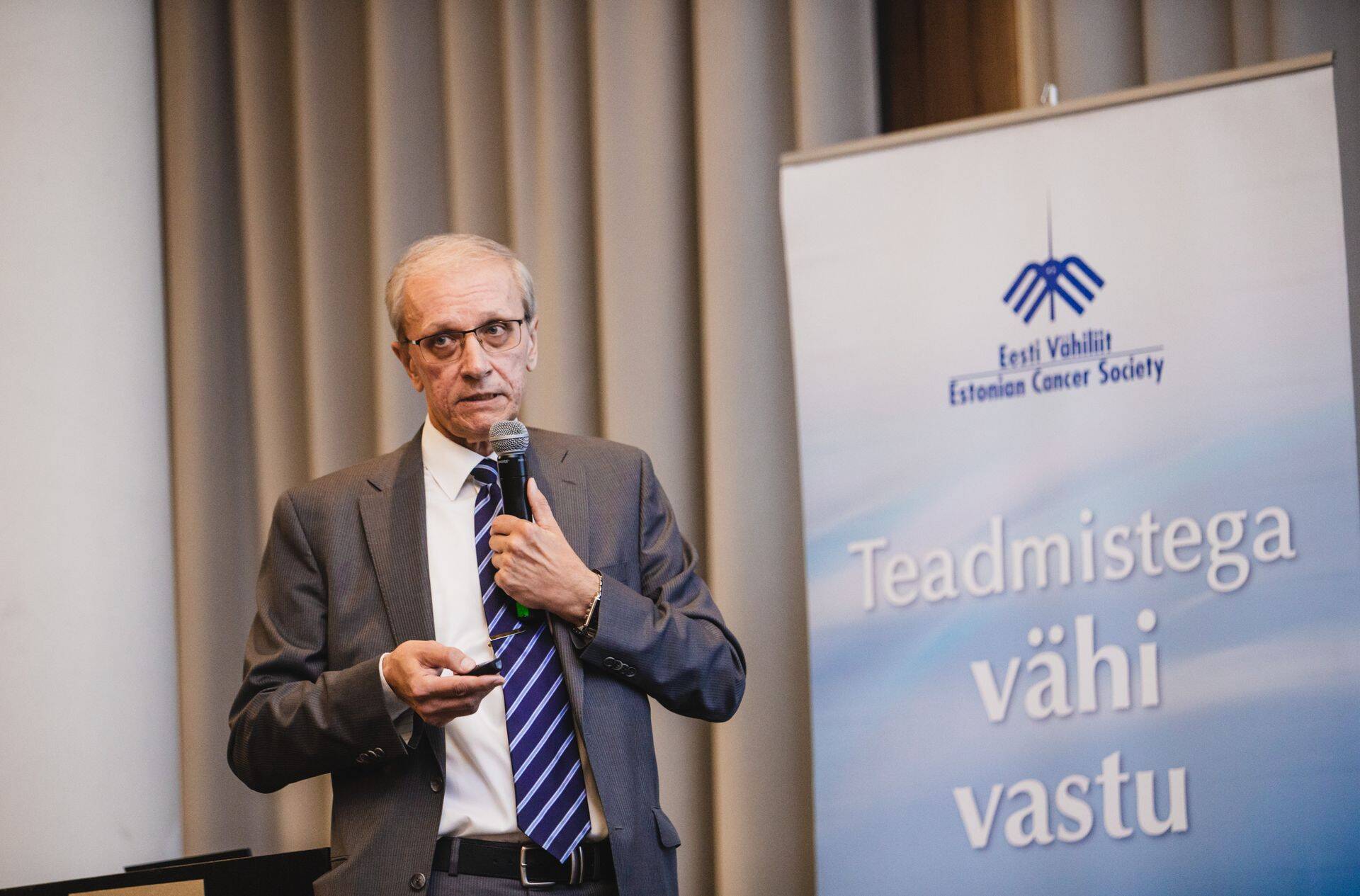Umbes 15–20 protsenti rinnavähi juhtumeid on perekondlikud, ütleb Põhja-Eesti Regionaalhaigla onkoloogia-ja hematoloogiakliiniku keemiaravi keskuse keemiaravi osakonna onkoloog-ülemarst Vahur Valvere.