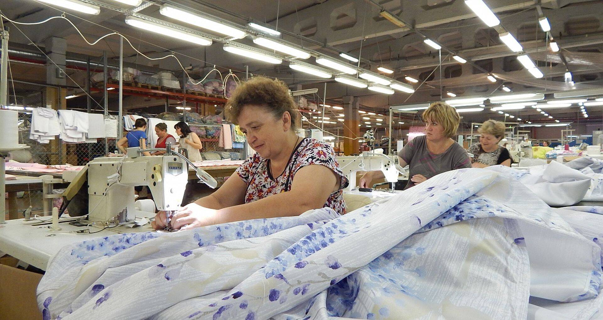 Õmblejad Venemaa kanga- ja tekstiilitoodete tootjale Nordteks kuuluvas õmblusvabrikus.