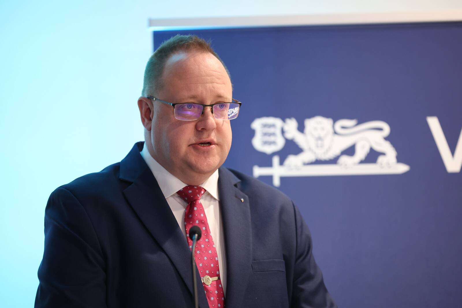 По словам главы Департамента внешней разведки Каупо Розина, избавление от санкций имеет для России критически важное значение.