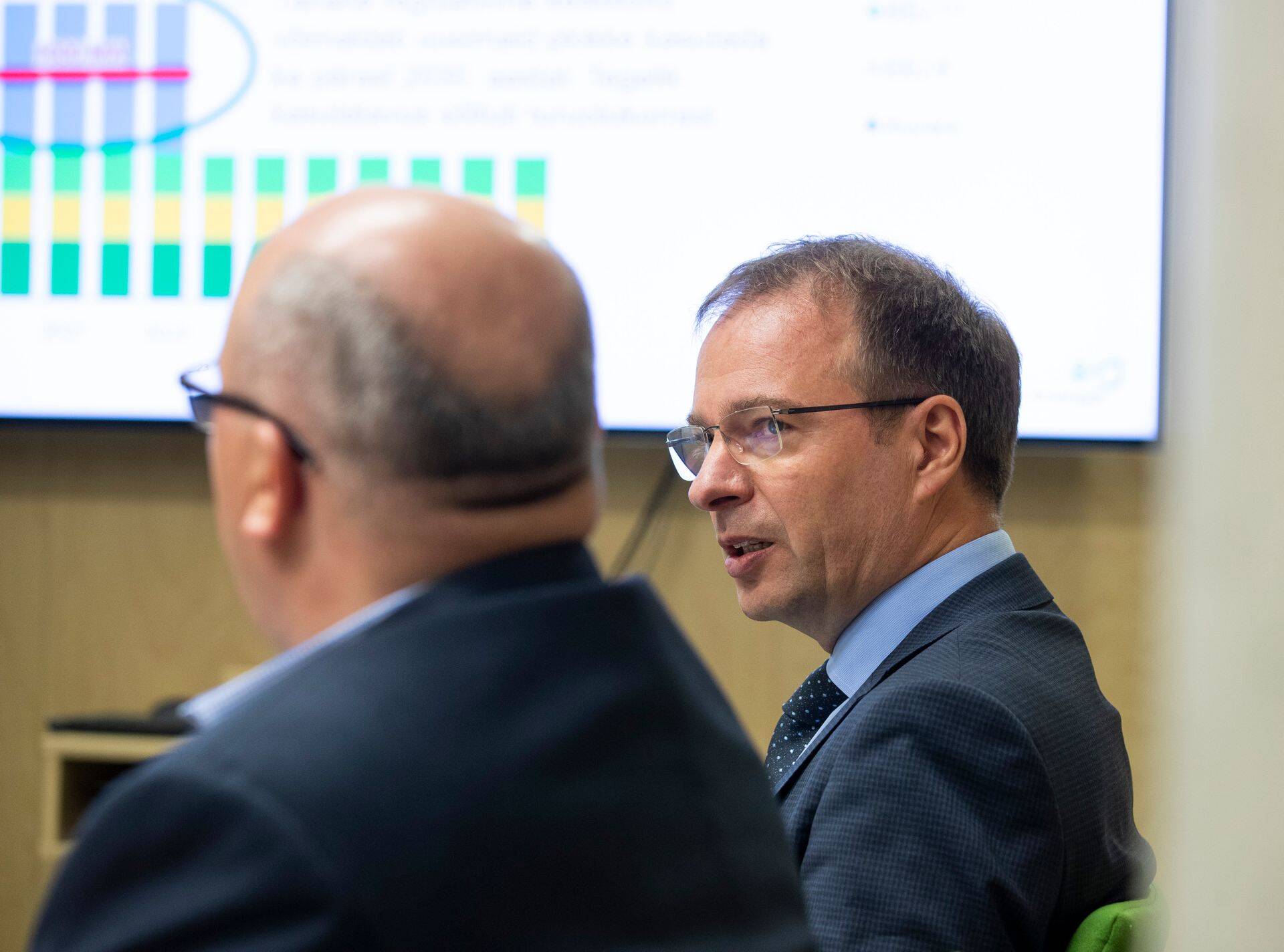 Eesti Energia juhatuse liikmed Andri Avila ja Hando Sutter selgitasid, miks on õnn energiafirma tulemustele selja keeranud.