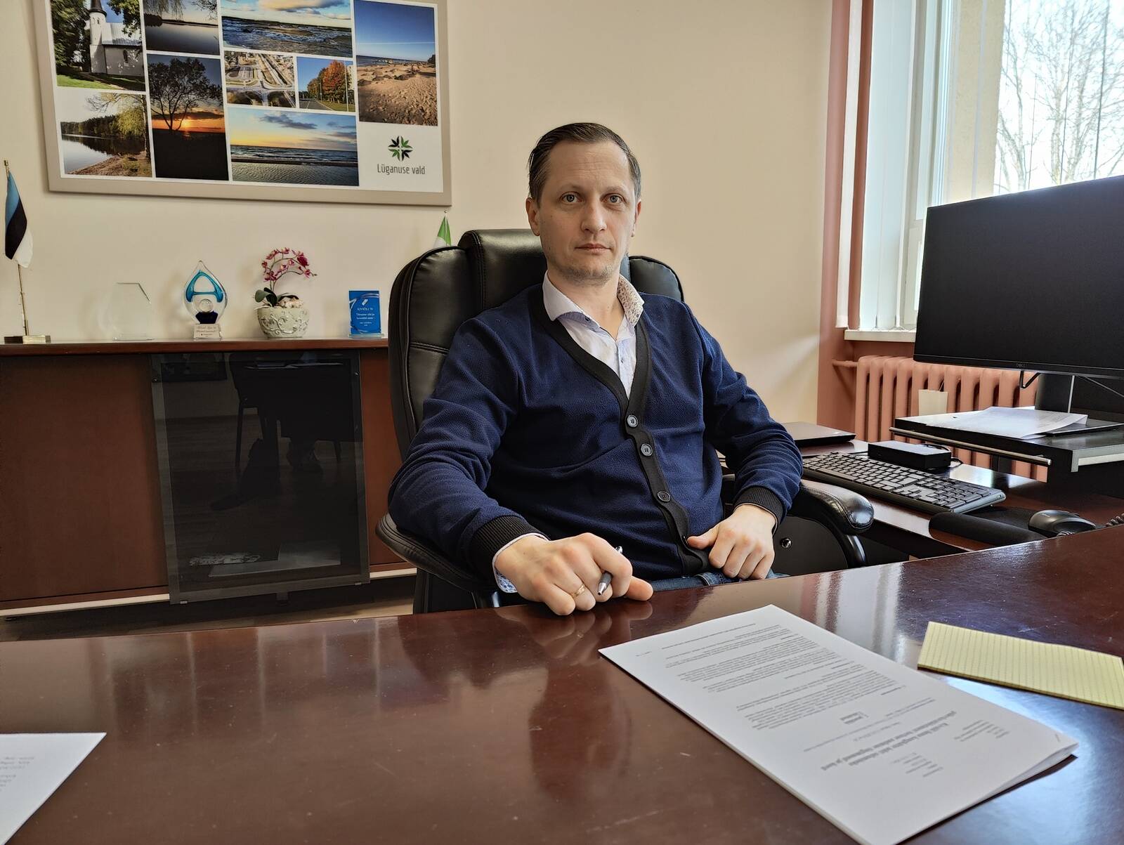 Волостной старейшина Люганузе Дмитрий Дмитриев в своем кабинете в городе Кивиыли.