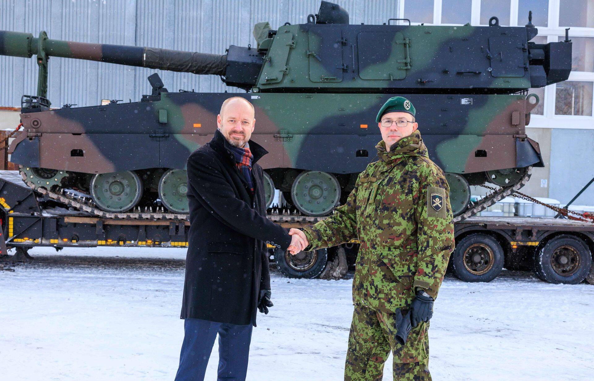 Go Crafti juht Kalvi Pukka ja suurtükiväe pataljoni tulepatarei ülem kapten Kaspar Põder.