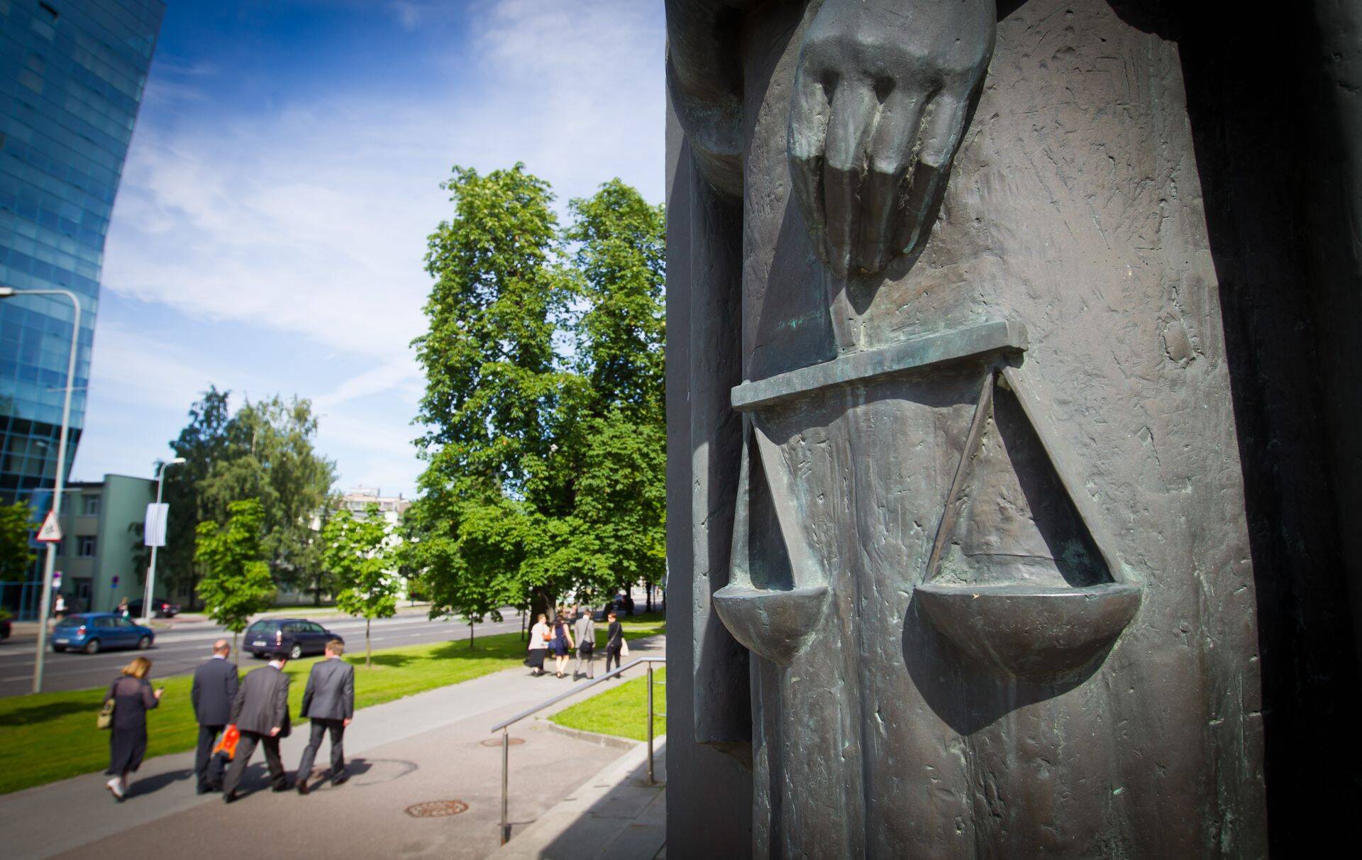 Kohustatud isikute, näiteks finantsasutuste andmete kogumine peab olema proportsioonis võimaliku riskiga, räägiti saates "Triniti eetris".