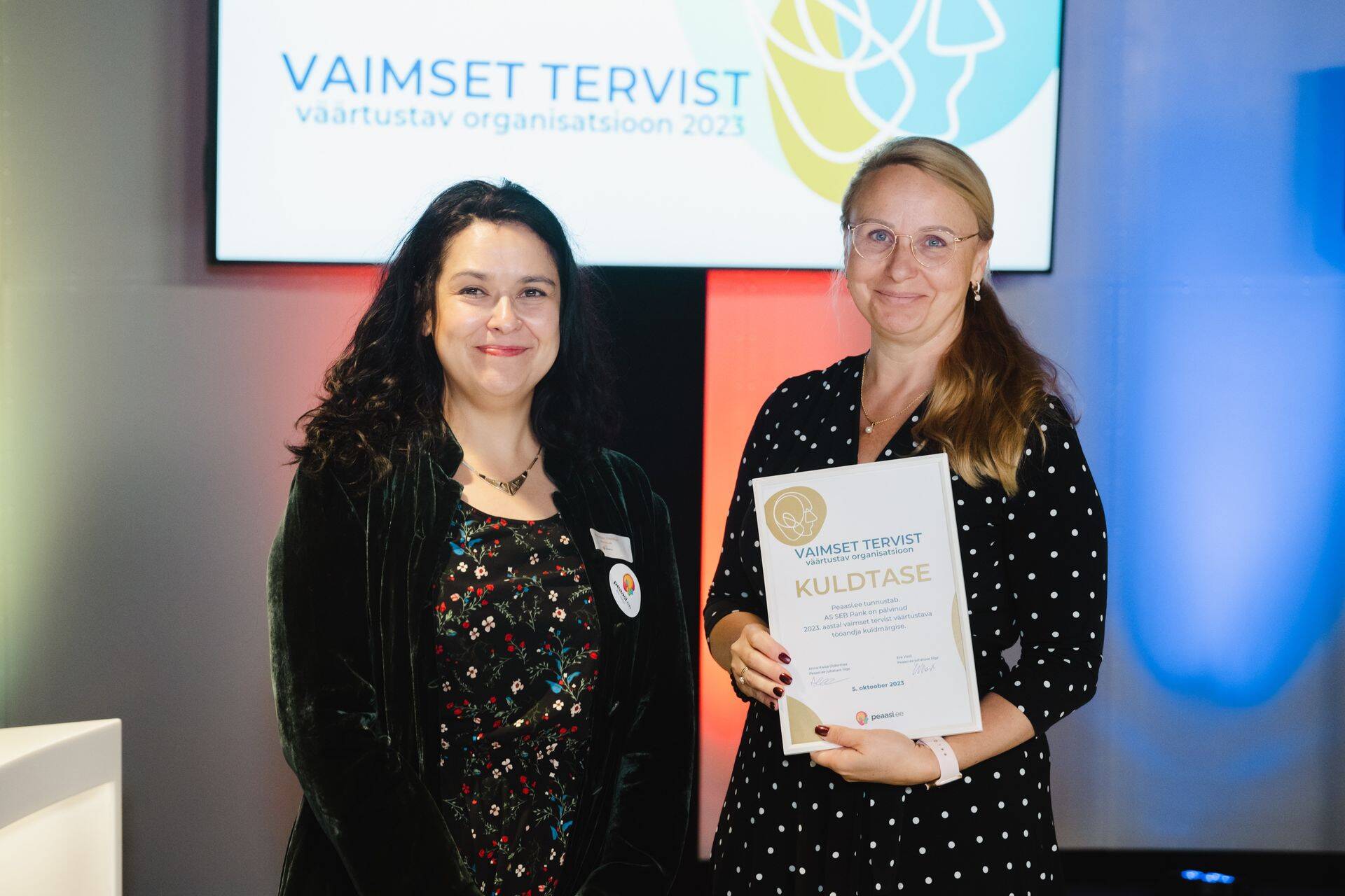 Peaasi.ee tegevjuht Anna-Kaisa Oidermaa ning SEB personali ja koolituse divisjoni direktor Margit Pugal.
