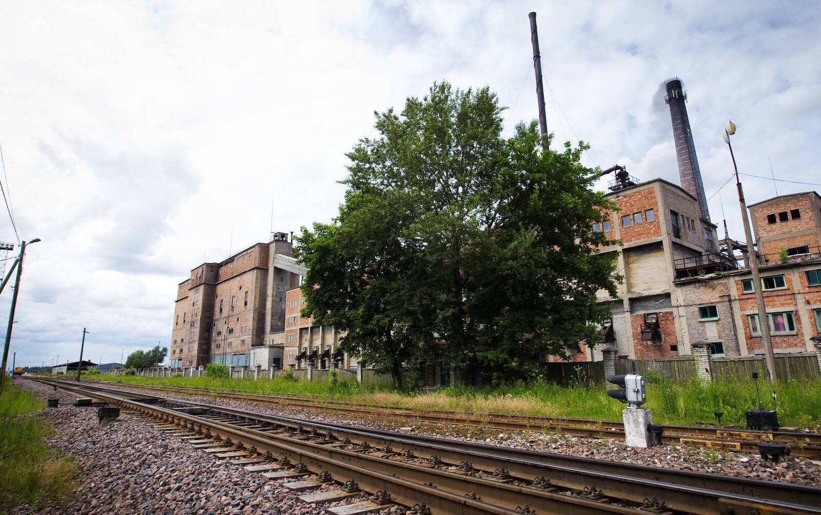 Kiviõli Keemiatööstus обеспечивает работой более 530 человек и снабжает теплоэнергией город Кивиыли.