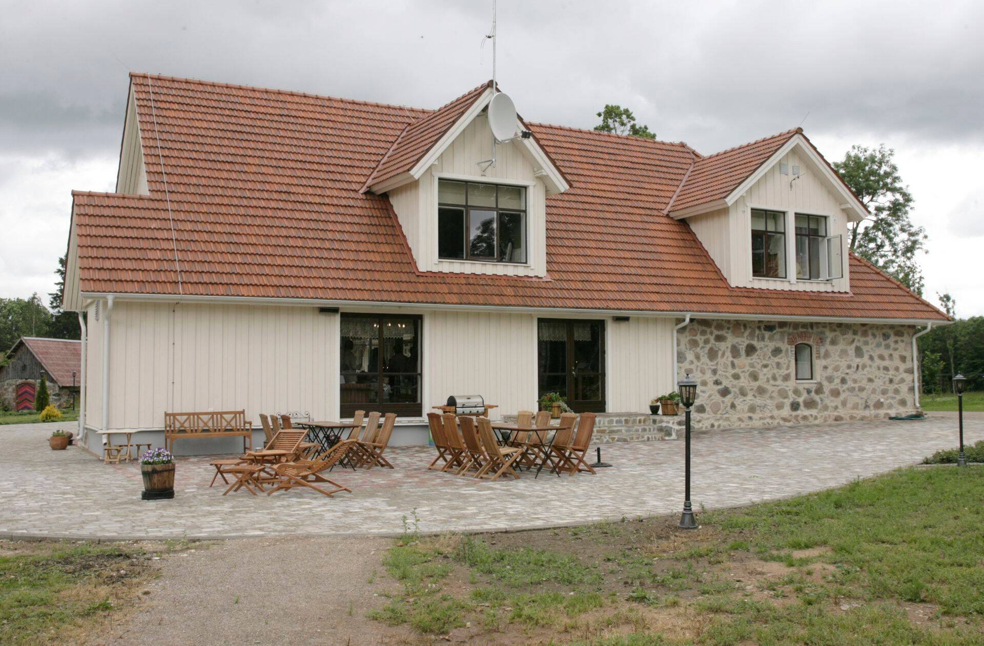 Erma park: 2007. aastal. Külalistemajaks ei saa Ärma talu kompleks ilmselt kunagi.