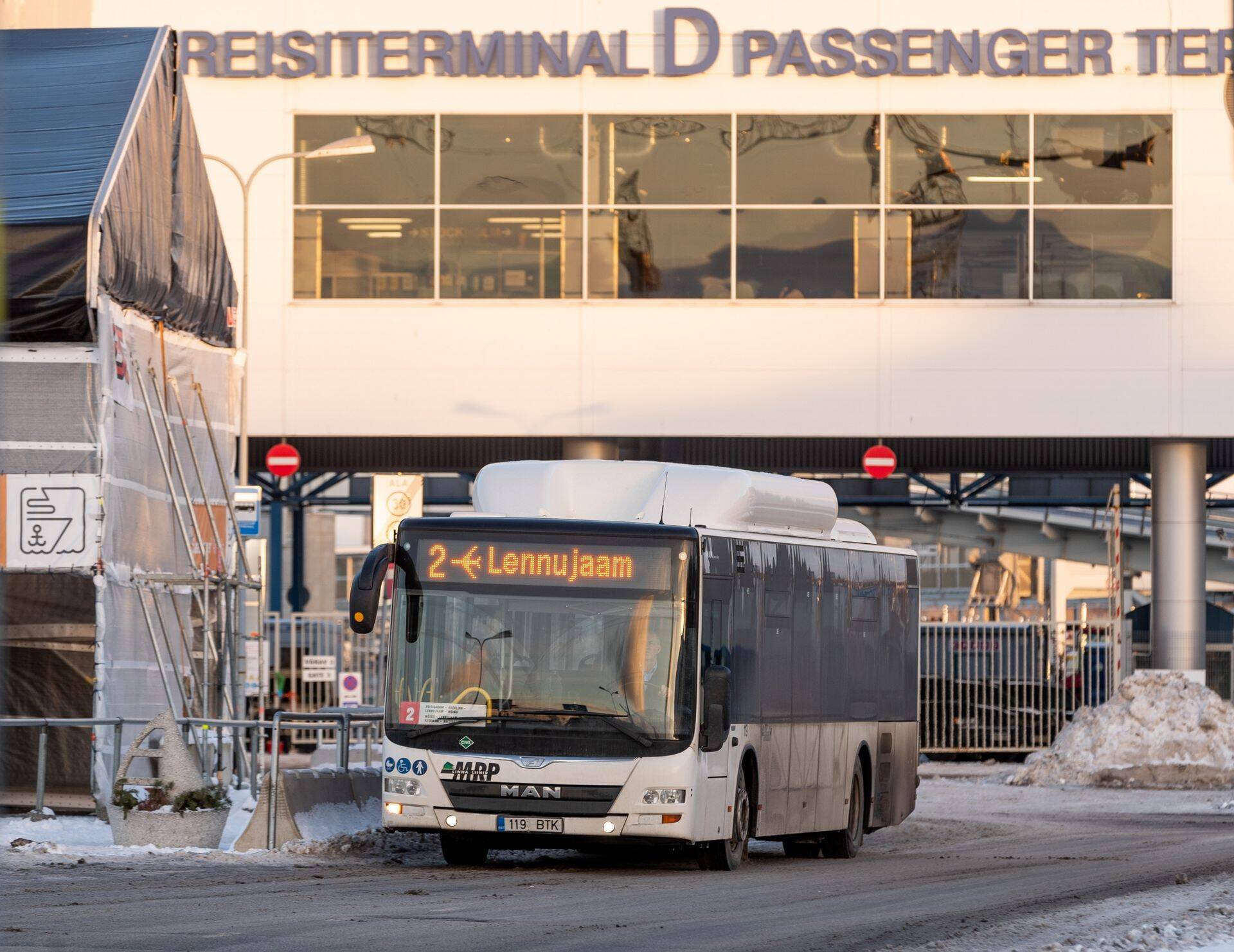Tallinn lõpetab veebruarist MRP Liinidega koostööleppe ning peab leidma poolsada uut bussijuhti. Ülesanne on raske vaatamata sellele, et TLT on bussisektoris üks parimaid palgamaksjaid.