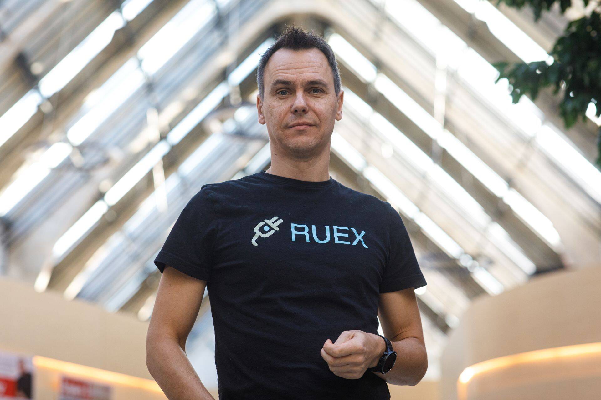 По словам генерального директора LIFF Романа Захарова, владельцы электромобилей нуждаются в зарядных станциях и за пределами столицы.