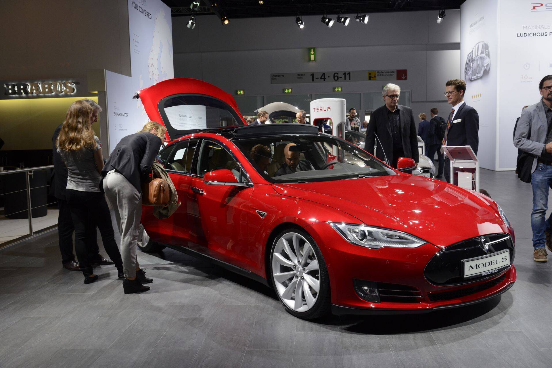Tesla Model S Frankfurdi autonäitusel.