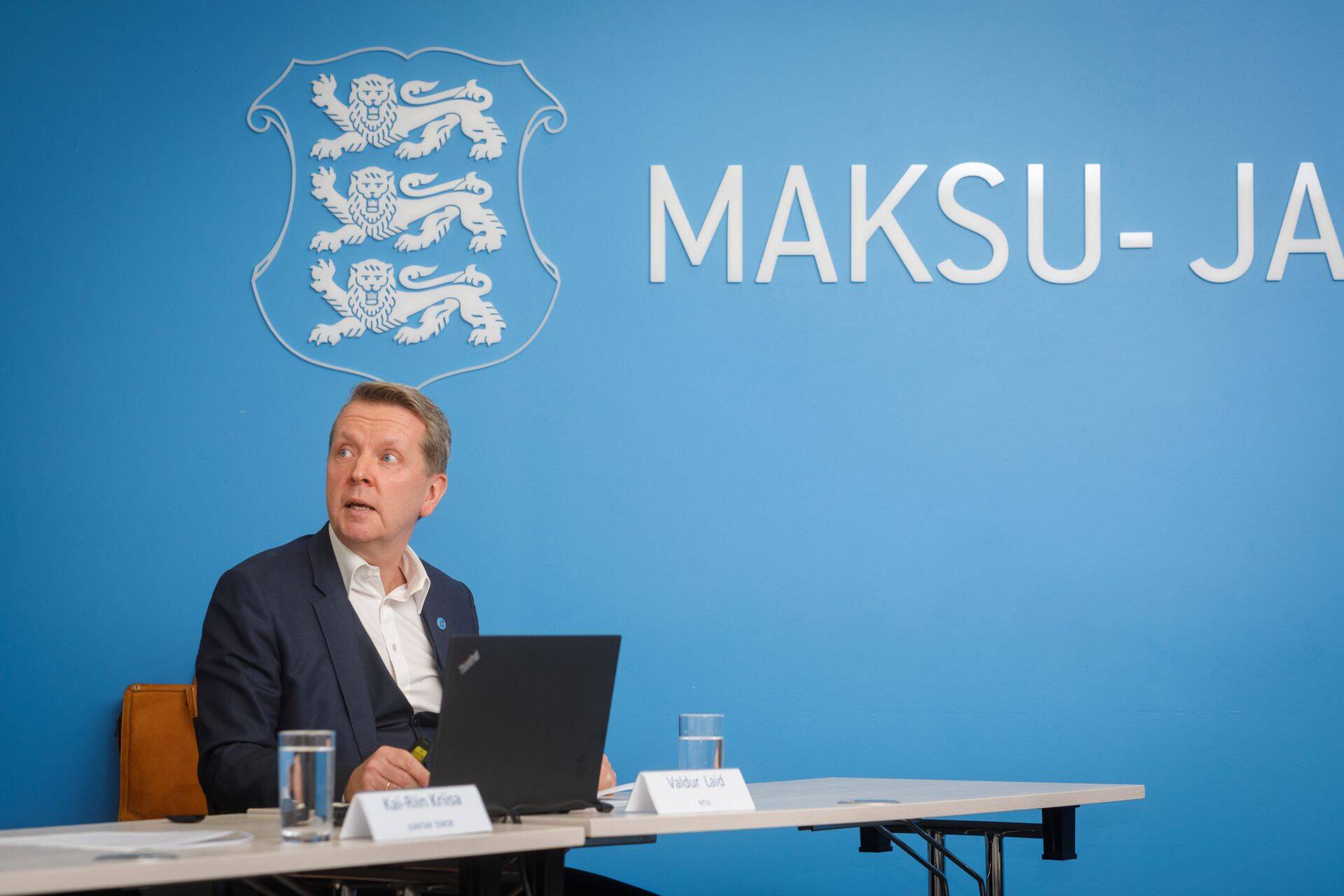 Aprillikuu palkade eest jättis maksud tasumata juba üle 10 000 asutuse, ütles maksu- ja tolliameti juht Valdur Laid.