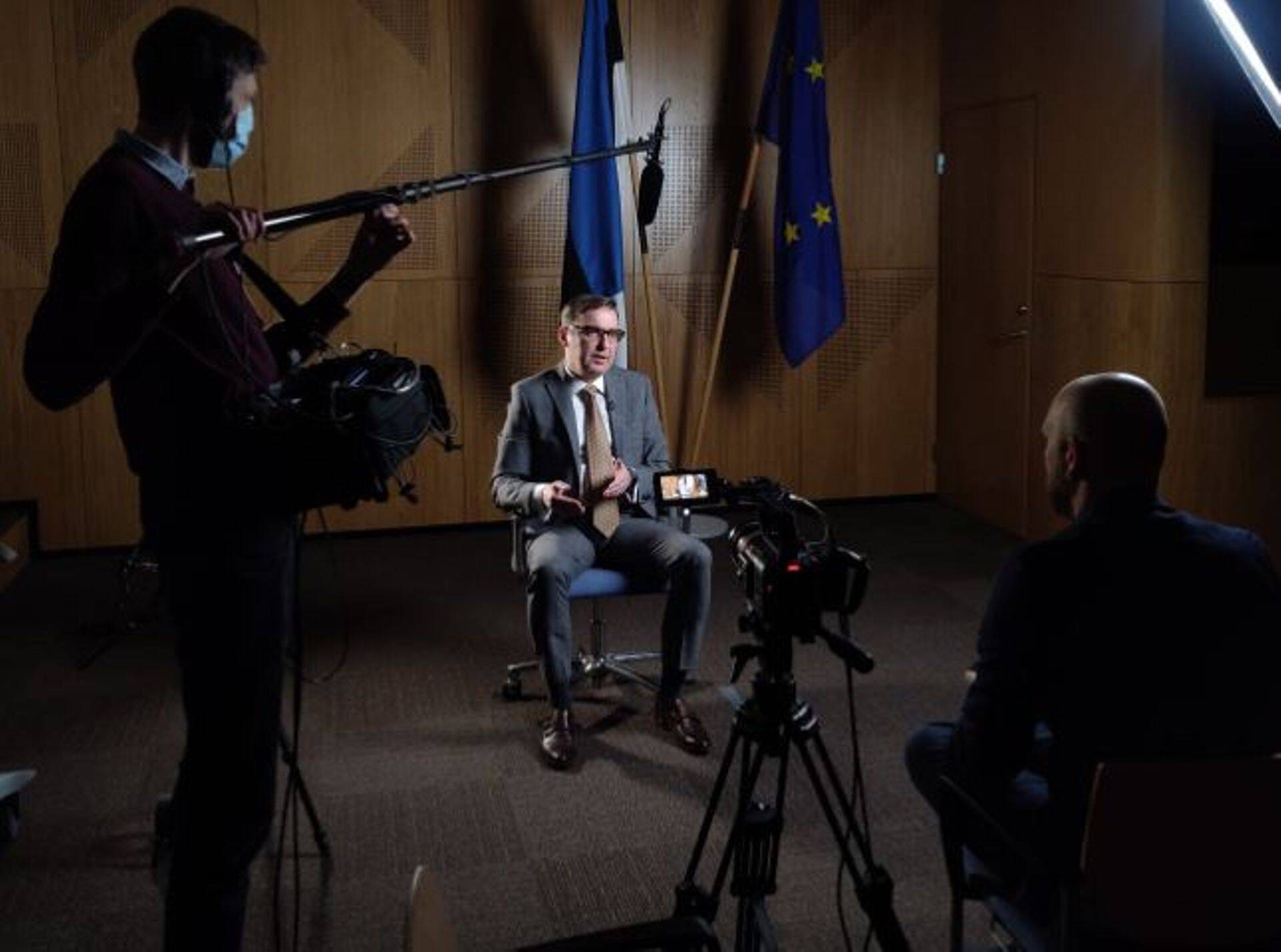 IT-minister Andres Sutt kuu aja eest lindistamas ParisCyberWeeki intervjuud, kus rääkis küberturvalisusest ja Eesti-Prantsusmaa koostööst.