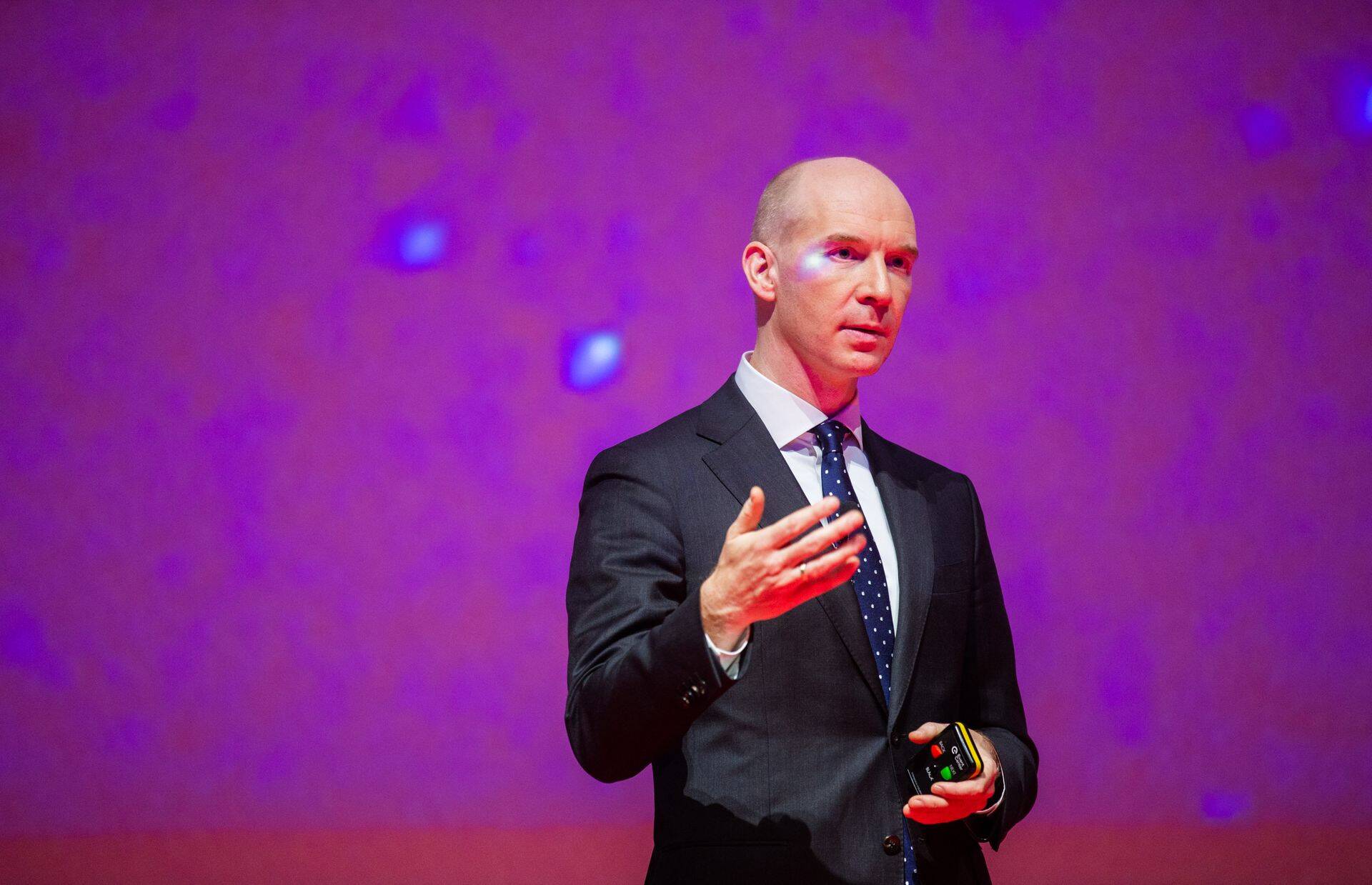 Tuleb vaadata, kas välismaalt tulev töötaja asendab kohalikku või täiendab siinsel tööturul olevate inimeste oskusi ja teadmisi, ütles Eesti Panga president Madis Müller.