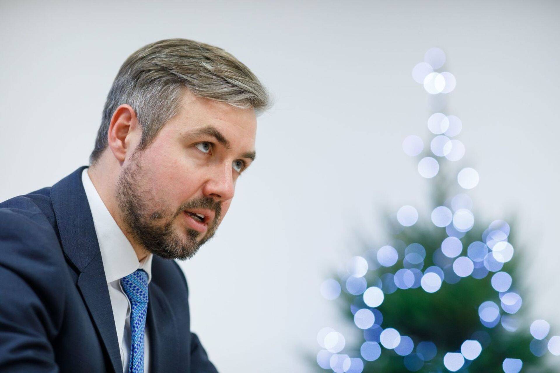 RIA küberturvalisuse juht Uku Särekanno kõneles hommikuprogrammis sellest, kuidas petturitel õnnestub ettevõtetelt raha kätte saada.