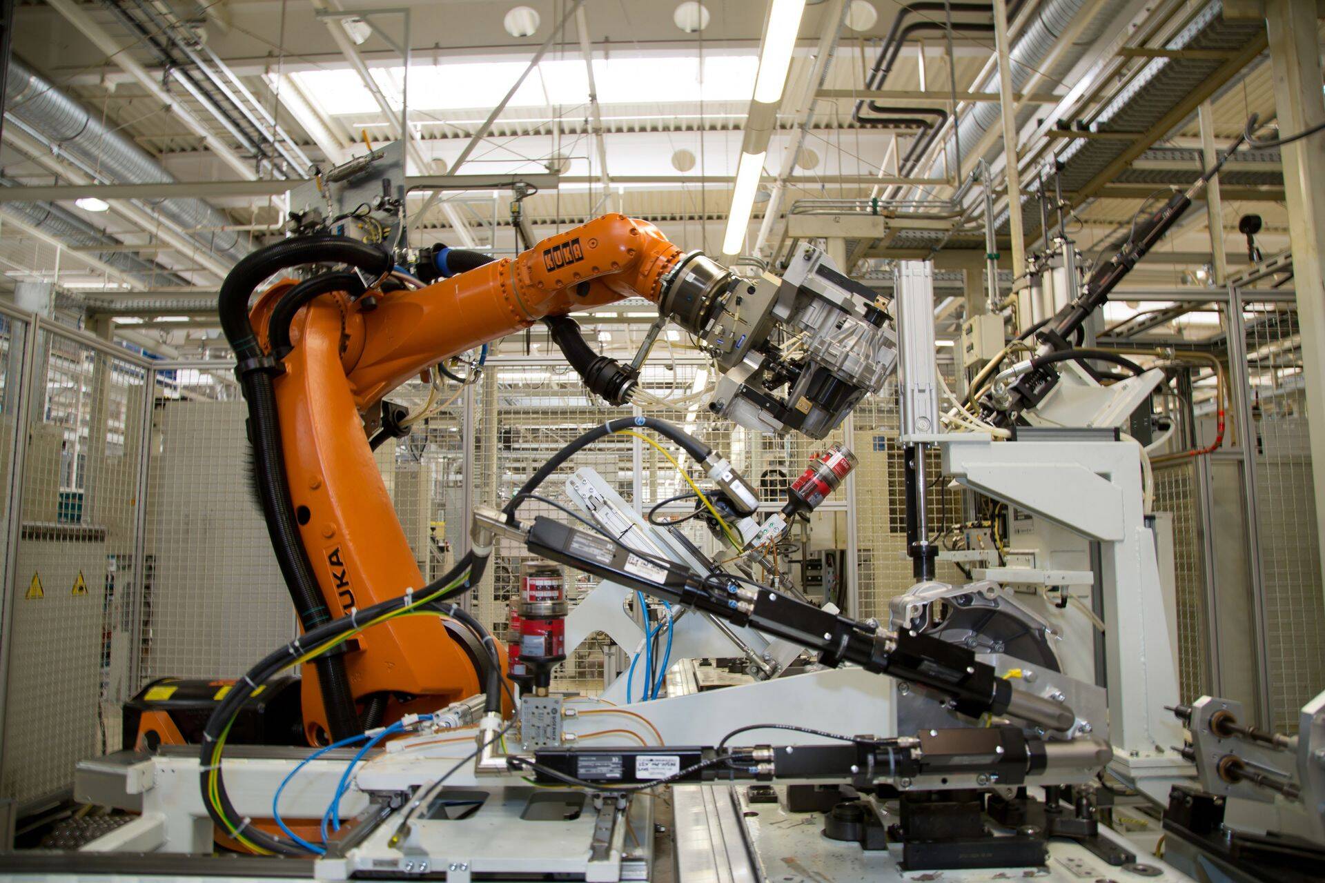 Viimaste aastate ostutuhinas on hiinlased omandanud näiteks Saksamaa tööstusroboteid tootva ettevõtte Kuka.