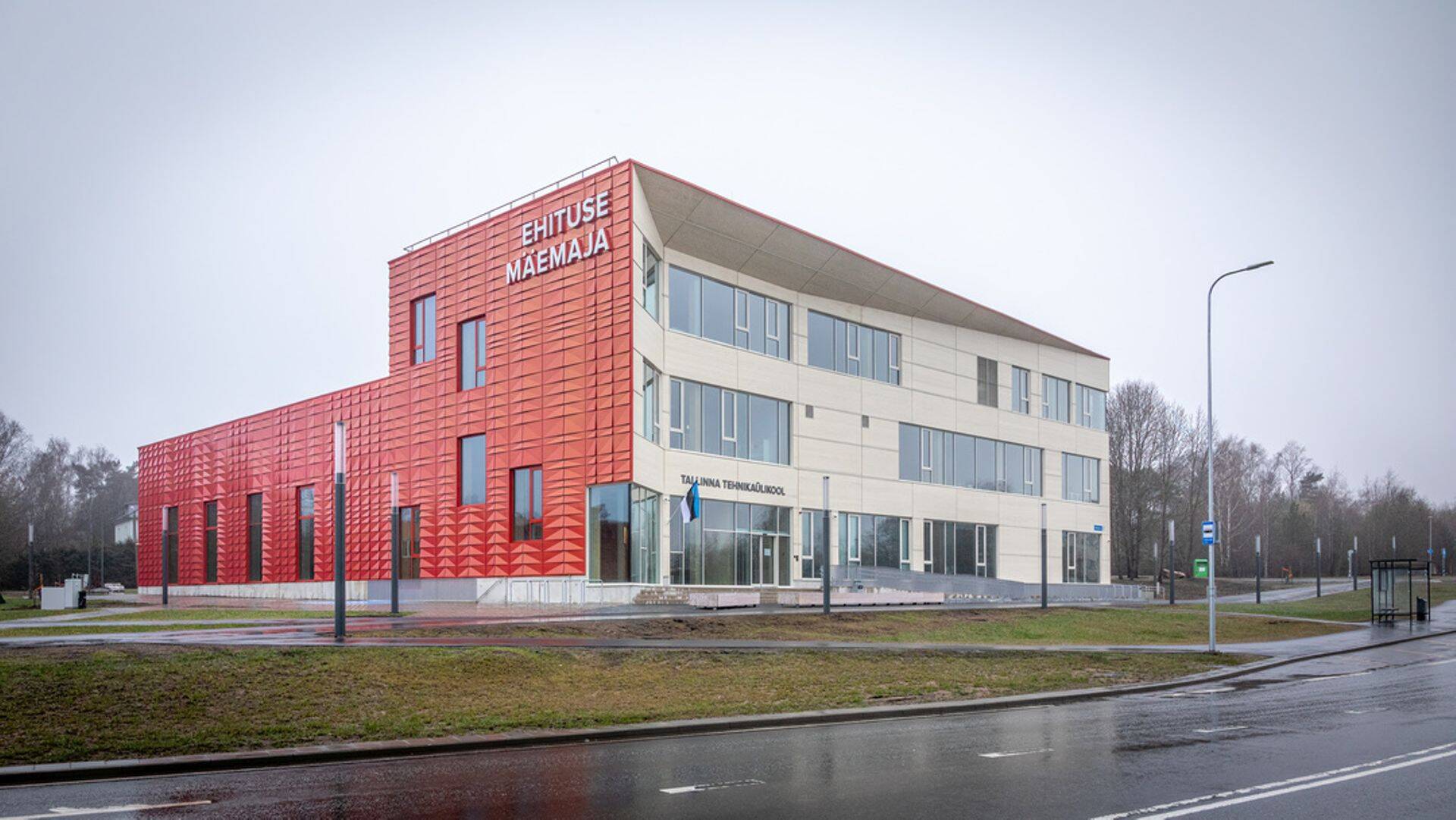 Eesti esimene tervikliku niiskusturvalisuse tagamise protsessi meetodil tellitud, projekteeritud ja ehitatud ja kasutusse võetud Ehituse Mäemaja õppe- ja teadushoone Mäepealse 3