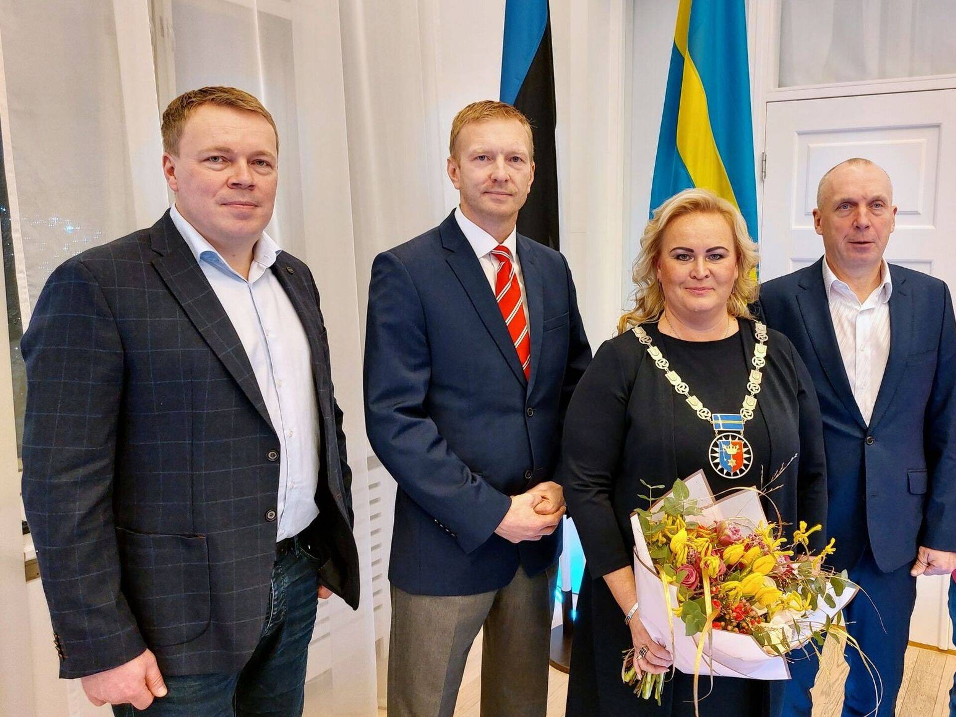 Rakvere linnapea ja abilinnapead on paremini tasustatud Lääne-Virumaa omavalitsusjuhid. Linnapeaga sarnane tasu on ka volikogu esimehel Mihkel Juhkamil. Volikogu juhte ametnike edetabelis ei ole.