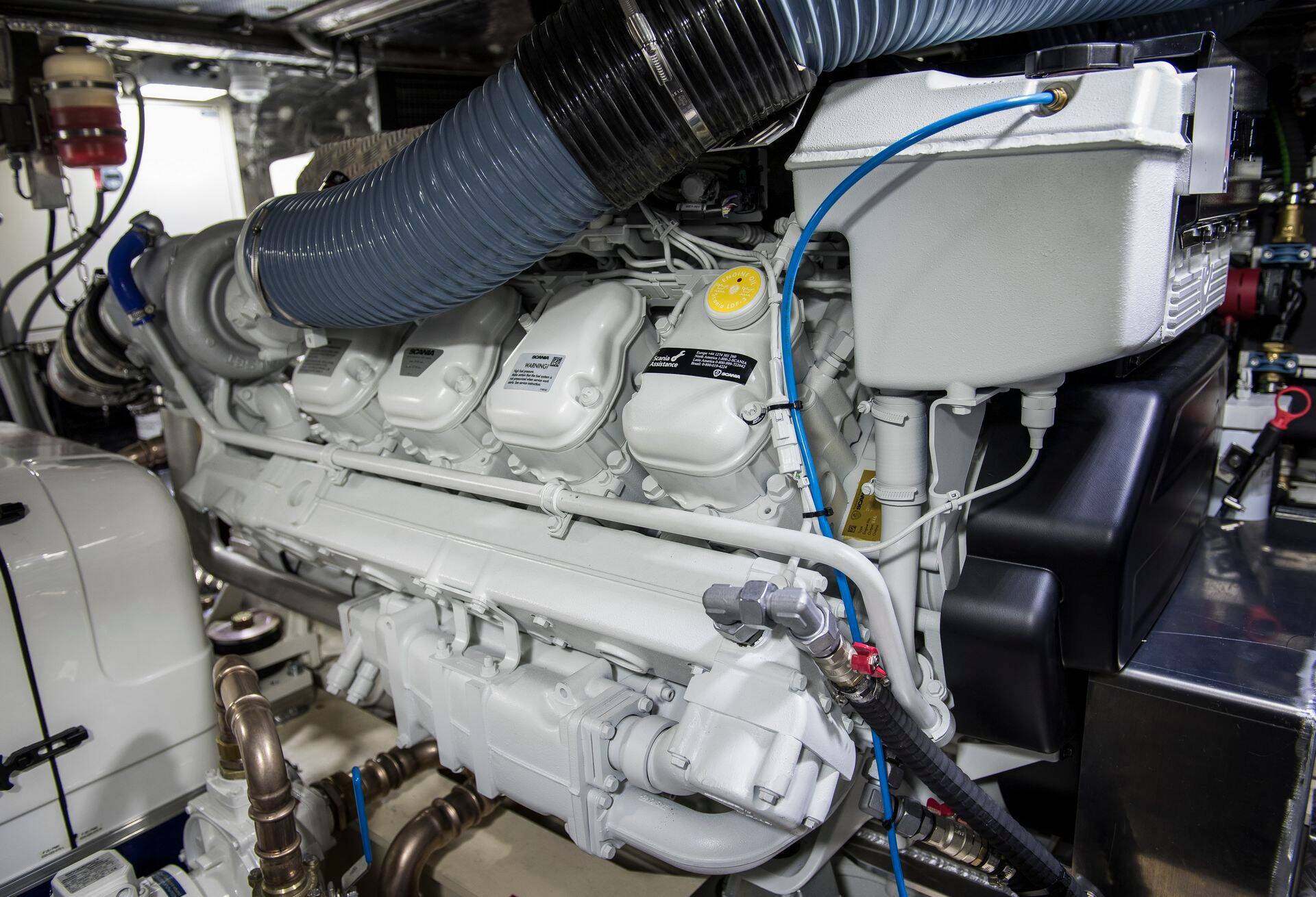 Autotootjad on võimelised tootma erinevaid alteriivkütuseid kasutavaid mootoreid, ent suureks probleemiks on riikide erinevad eesmärgid alternatiivkütuste osas. See ei võimalda luua ühtset taristut.