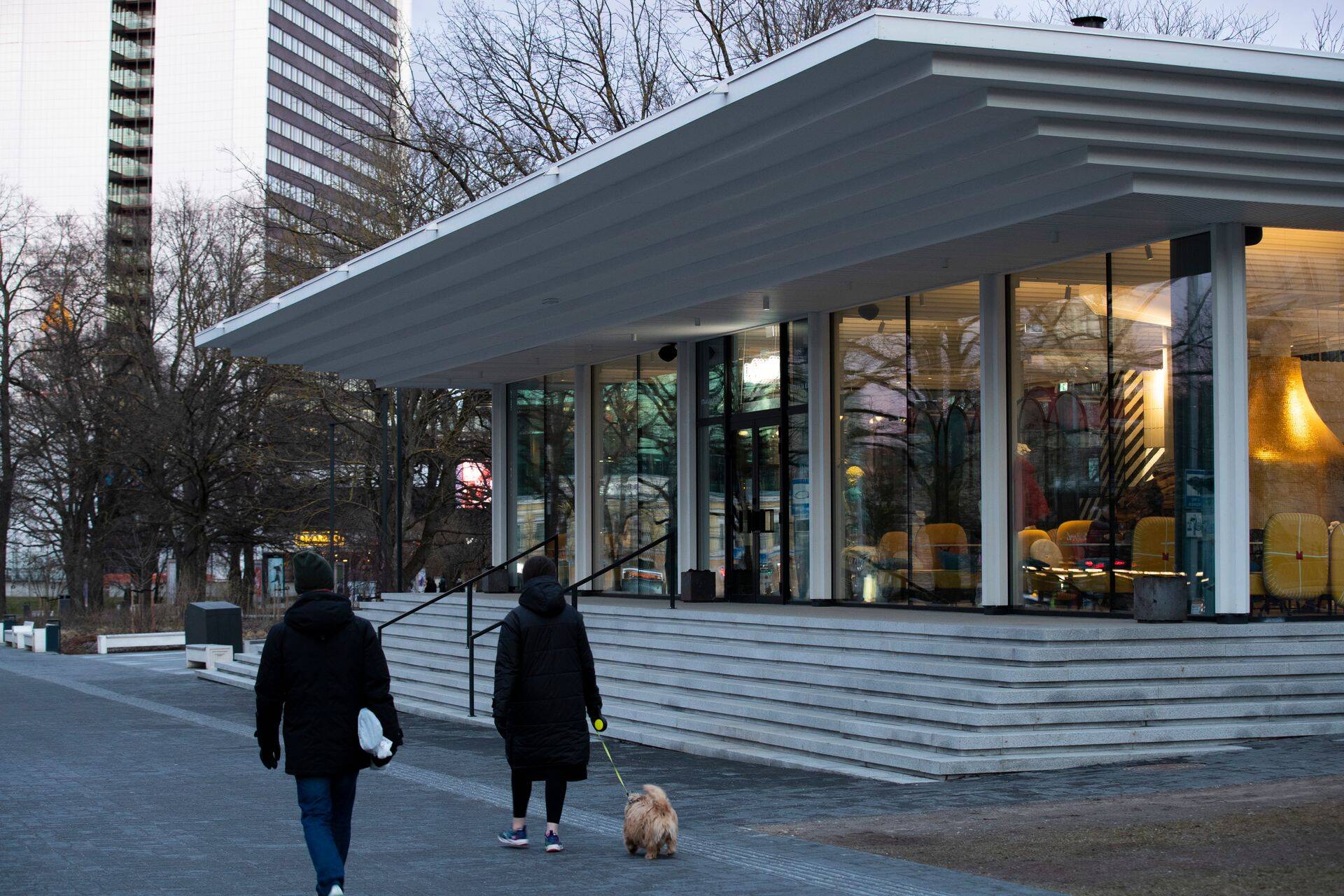 Paviljon Tammsaare pargis, mille ehitamise käigus hukkus üks töömees.