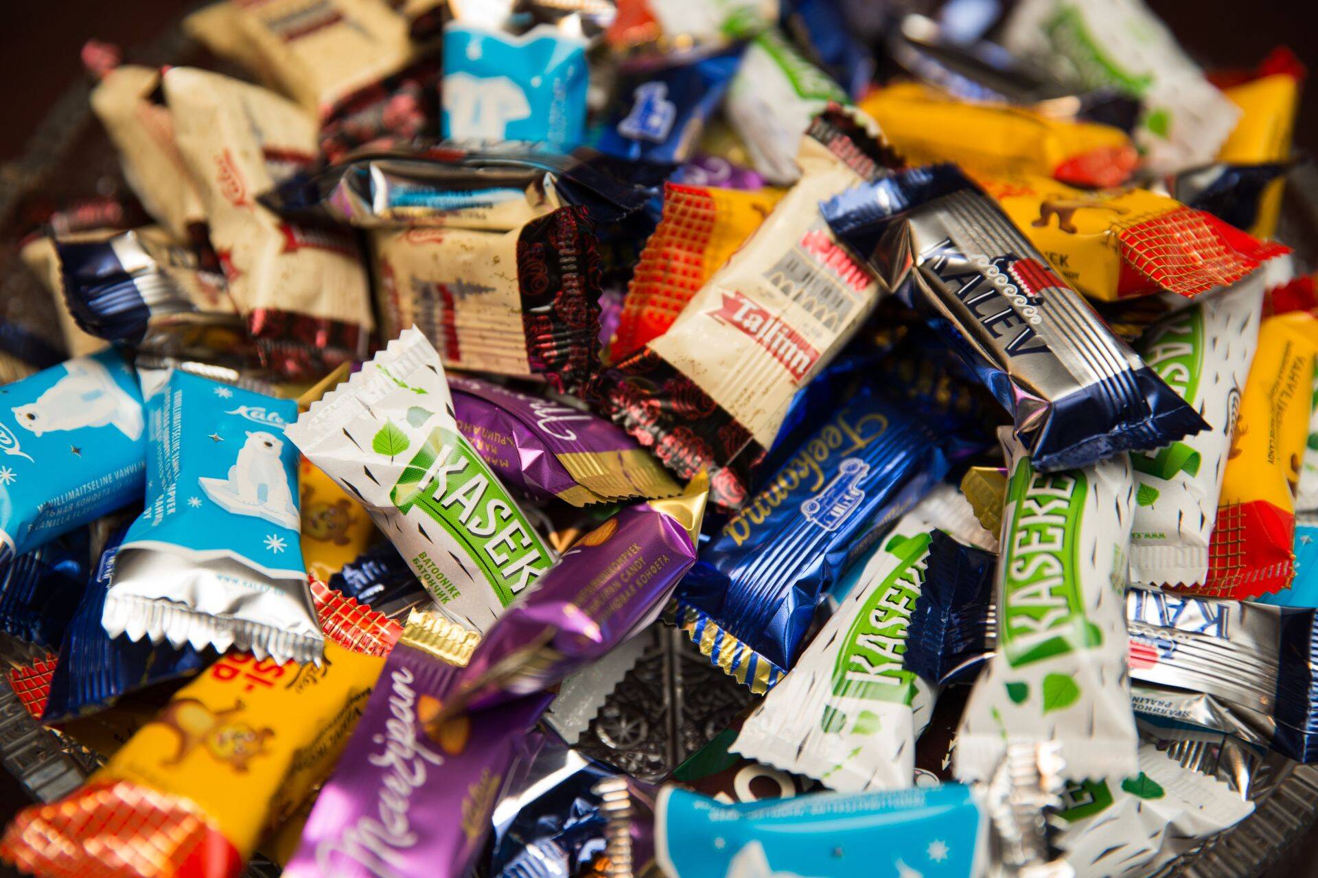 Nüüd on Kalev hakanud pakendama komme ka nii, mis tulevad lahti nagu vanasti.