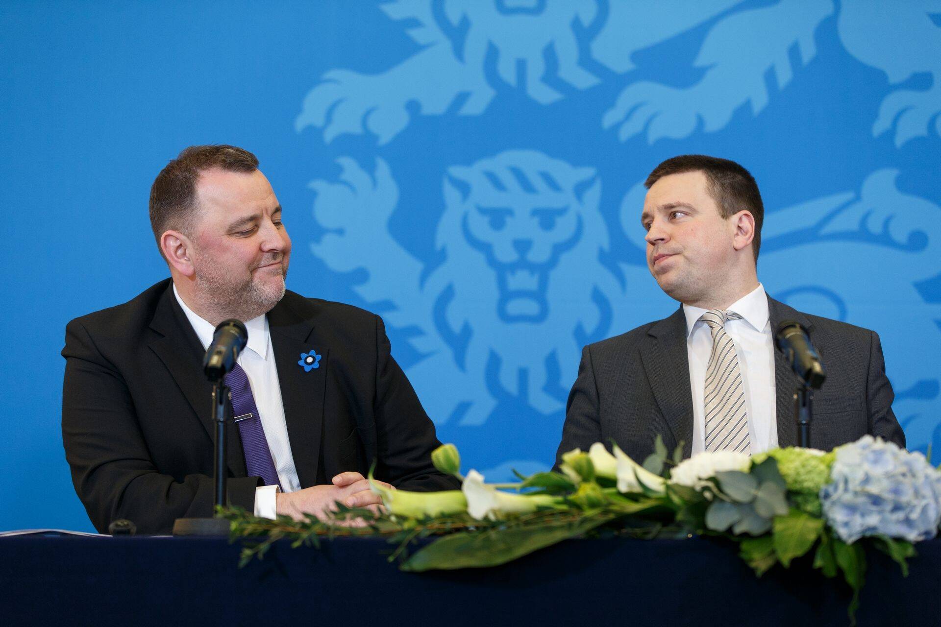 Peaminister Jüri Ratas (paremal) ja nüüdseks ametist lahkuma pidanud rahandusminister Sven Sester on maksude tõttu palju kriitikat kuulma pidanud.
