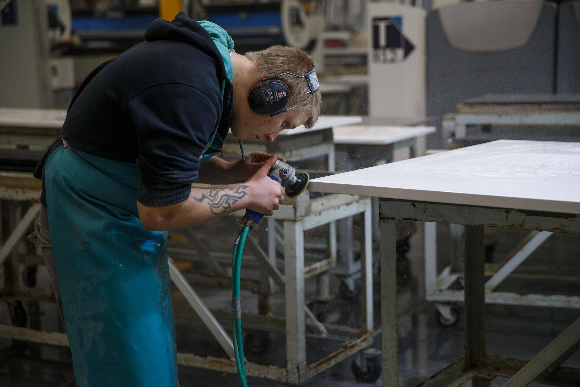 Ametikohtade koguarv ja vabade ametikohtade arv on kõige suurem töötlevas tööstuses.