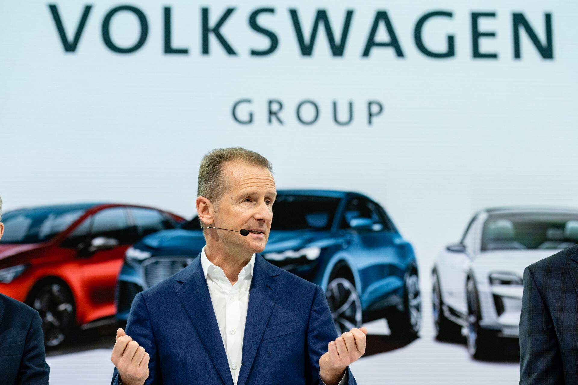 Volkswagen Groupi tegevjuht Herbert Diess esinemas Volkswageni peakorteris Wolfsburgis 12. märtsil 2019. aastal.