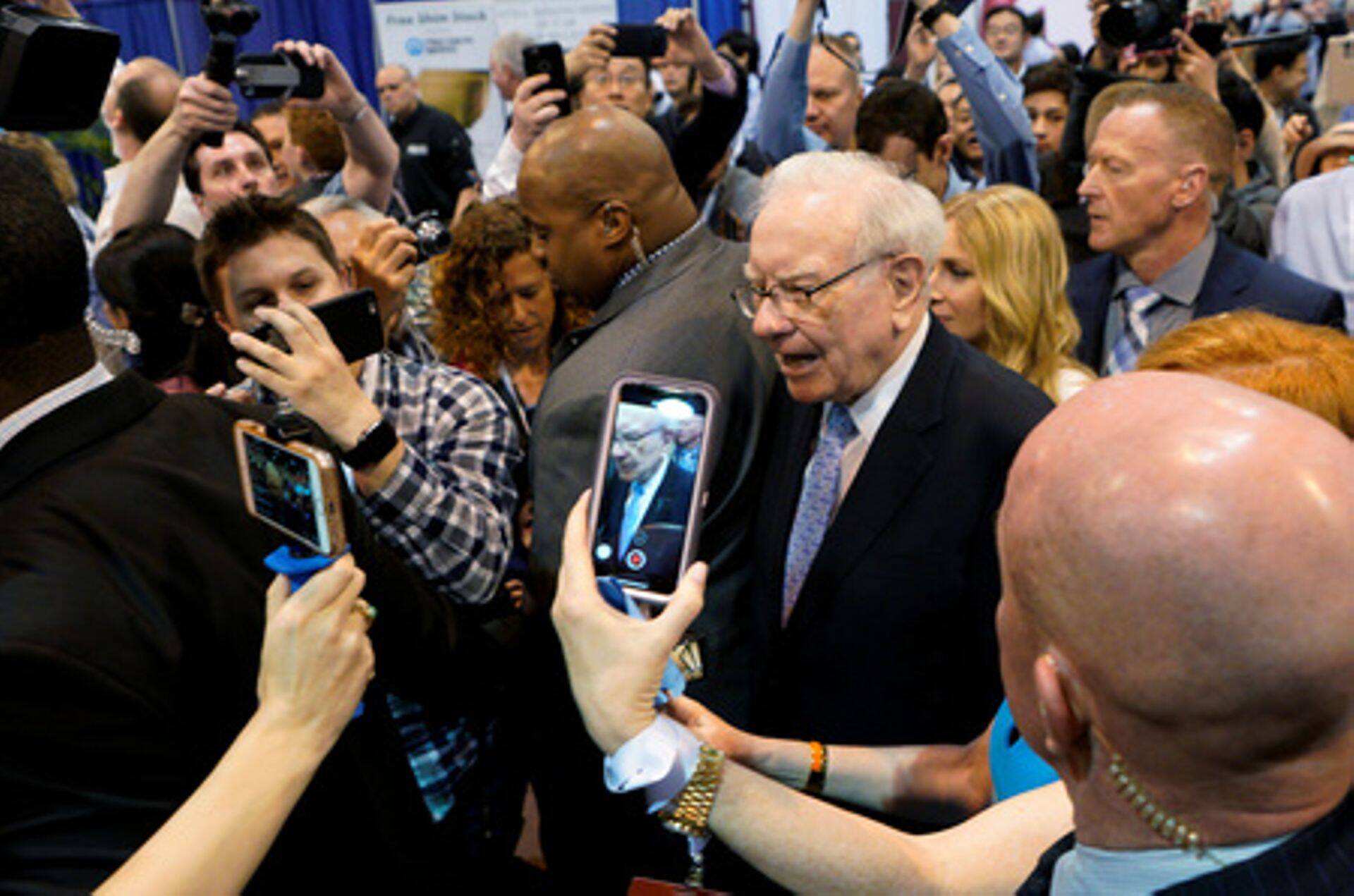 Berkshire Hathaway Inc. миллиардера Уоррена Баффетта заключила контракт с Lee Enterprises Inc