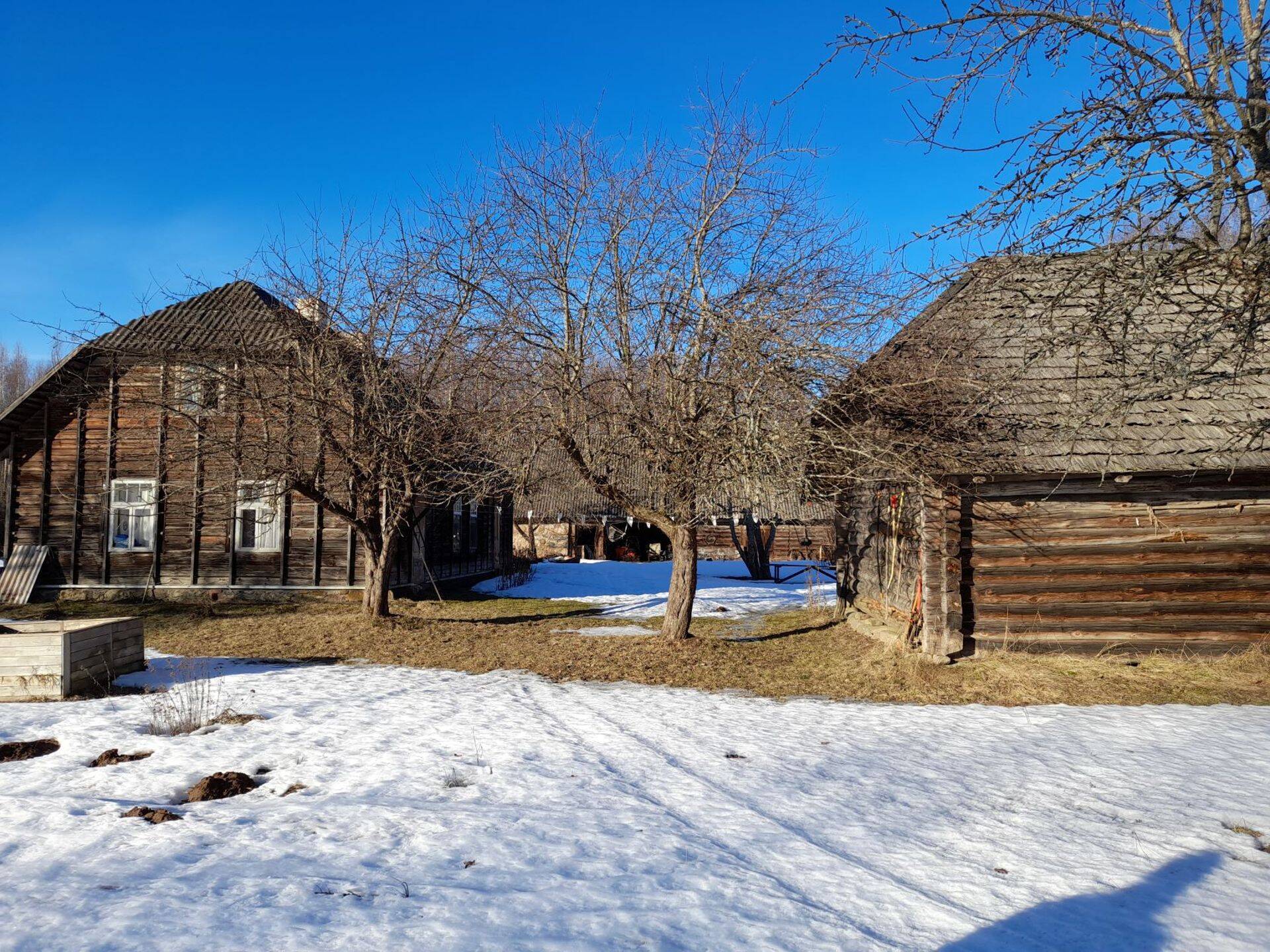 Toetuse saanud laastukatusega taluhooned Põlvamaal.