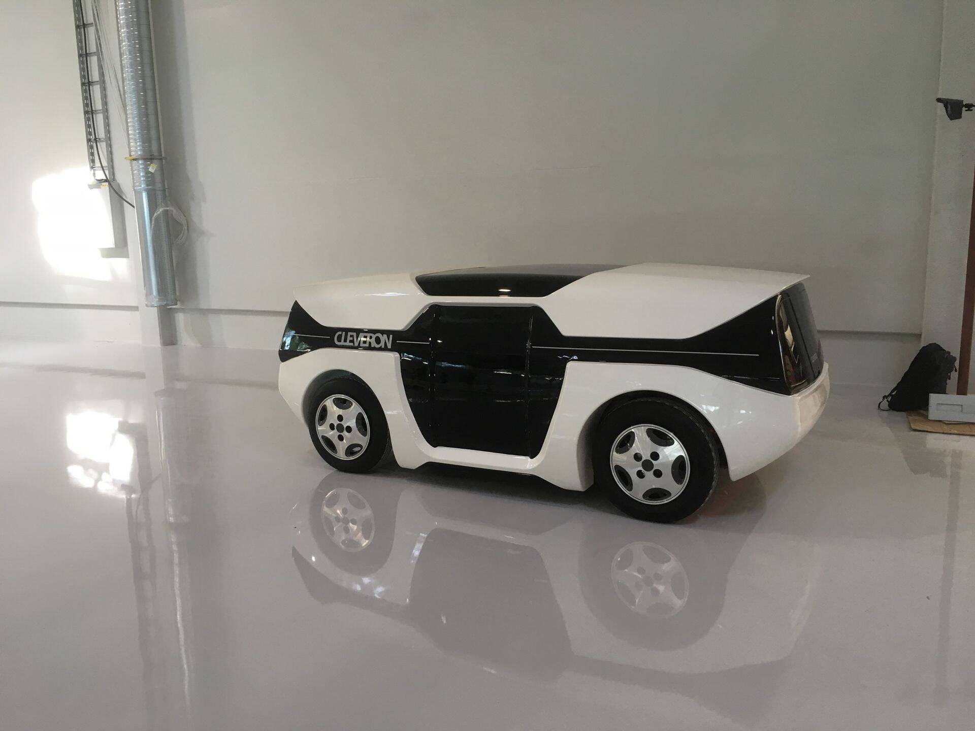 Renault põhjale ehitatud kullerrobot osutus pisut raskeks, tema kaal ei tohiks ületada paarisadat kilo.