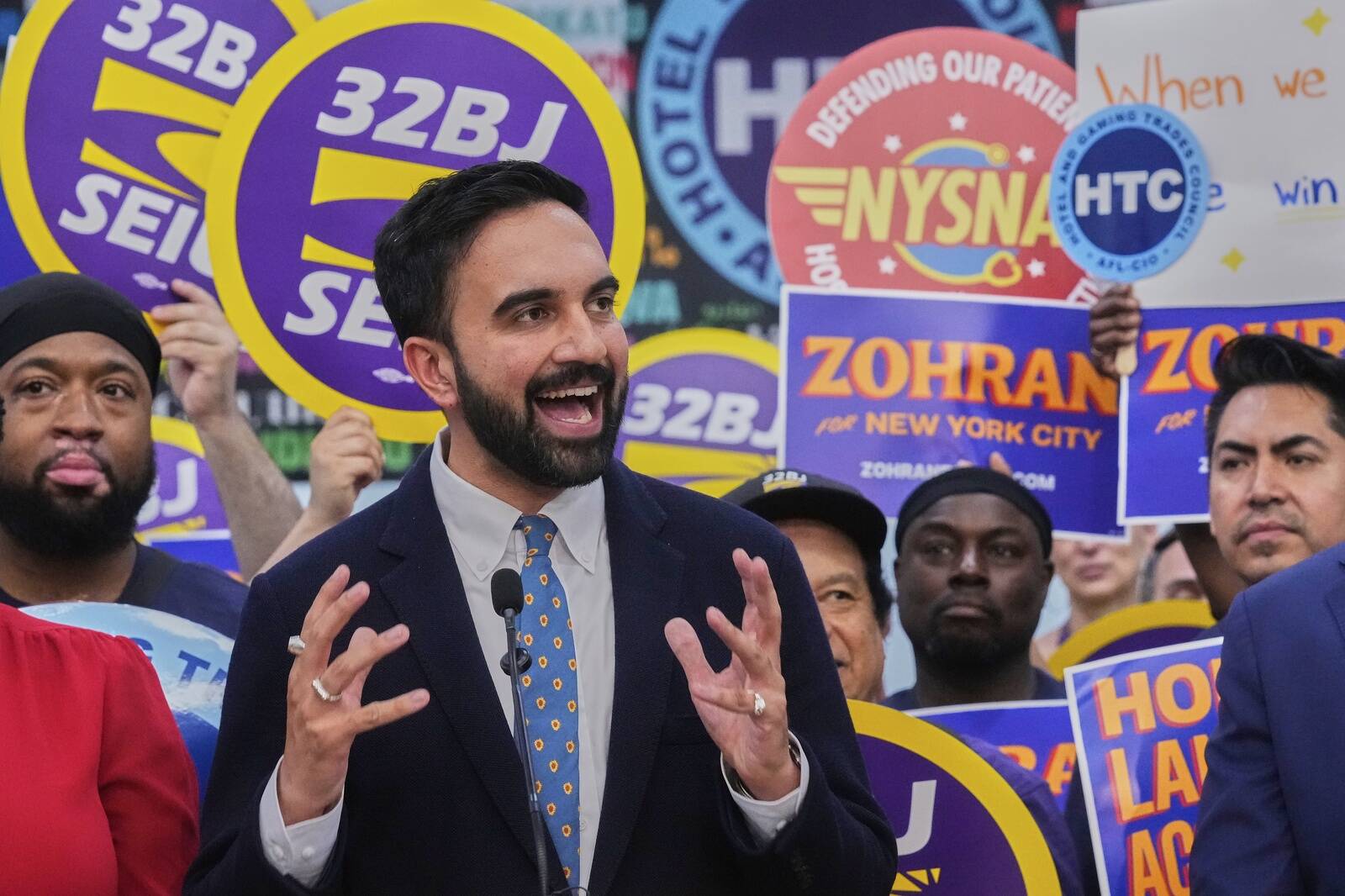 New Yorki linnapea valimiste demokraatide eelvalimised võitis vasakpoolne kandidaat Zohran Mamdani.