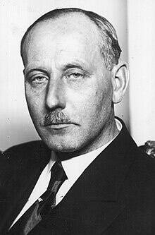 В конце 1939 года Eesti Vosvoriit возглавил бывший премьер-министр Эстонии Каарел Ээнпалу.