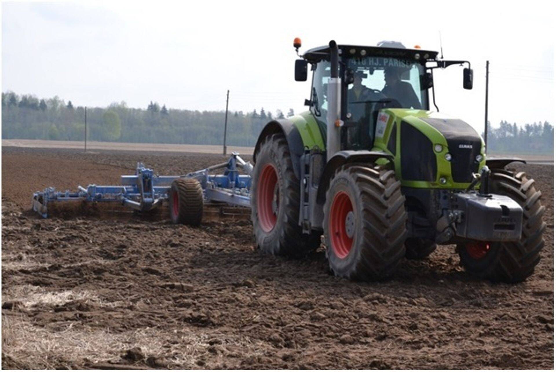 Lemkeni System Kompaktoriga saab põld ja seemnealus tehtud ühe töökäiguga.
