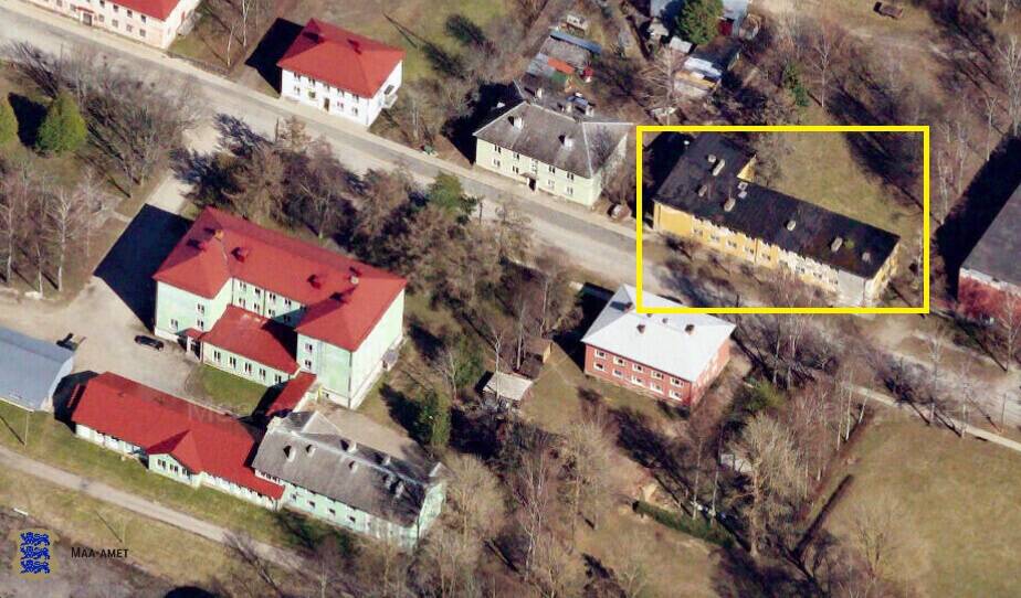 Здание выходит фасадом на одну из центральных улиц.