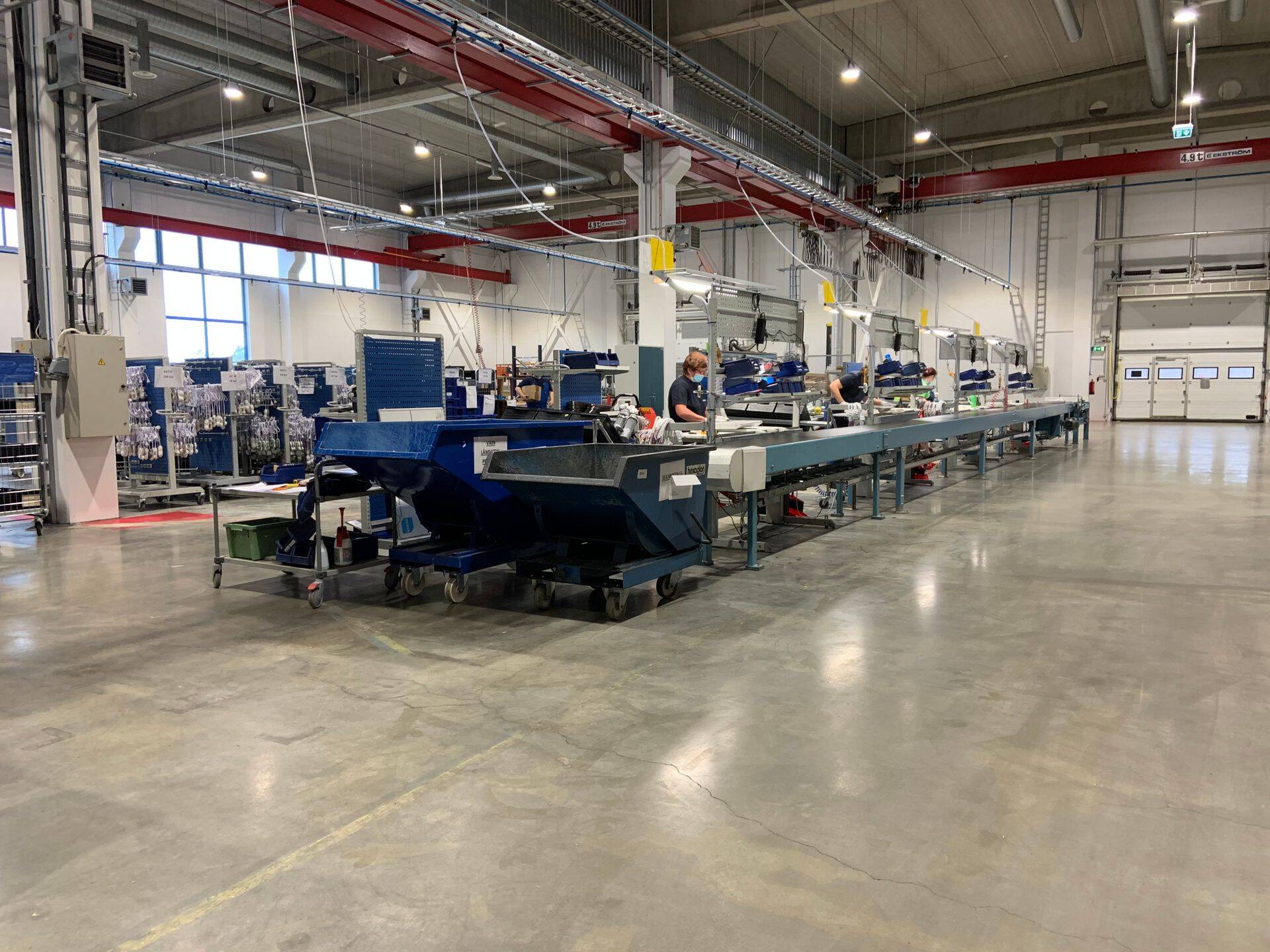 Radiaatorite tootmisharu toomisega Eestisse koliti Soomest Keila tehasesse ka kaks tööstusrobotit ja automaatne lehtmetalli liin.