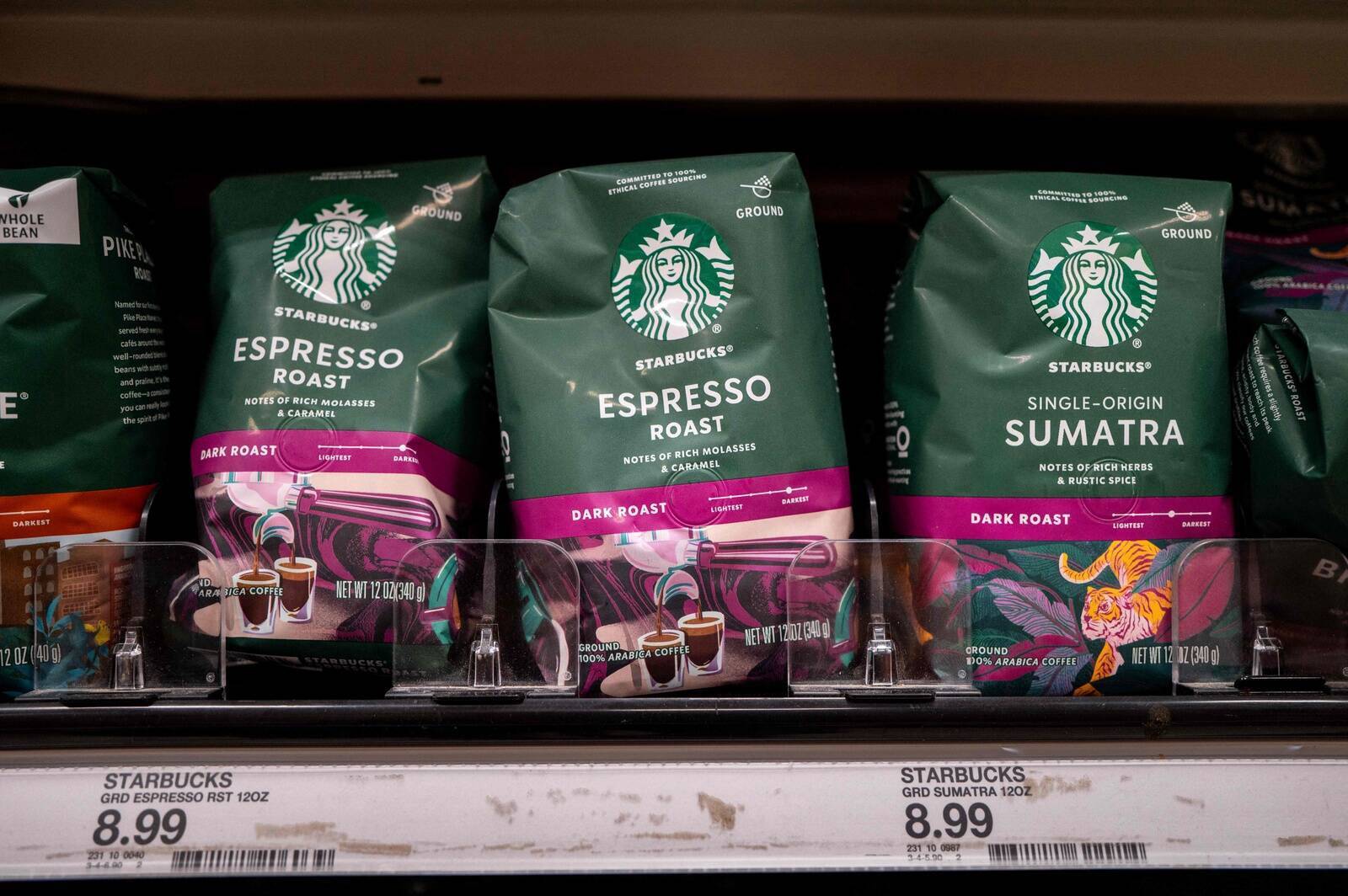 Straujš kafijas cenu kāpums sāk skart patērētāju maciņus.