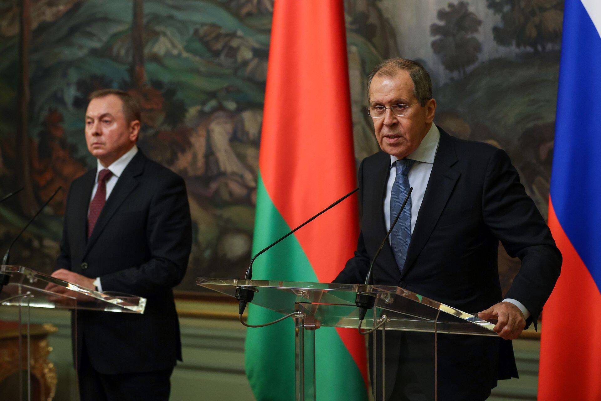 Eile Moskvasse visiidi teinud Valgevene välisminister Vladimir Makei (vasakul) sai oma Venemaa kolleegilt Sergei Lavrovilt (paremal) kinnituse, et mõlemad riigid mõistavad hukka Balti riikide sanktsoonid Valgevene vastu.