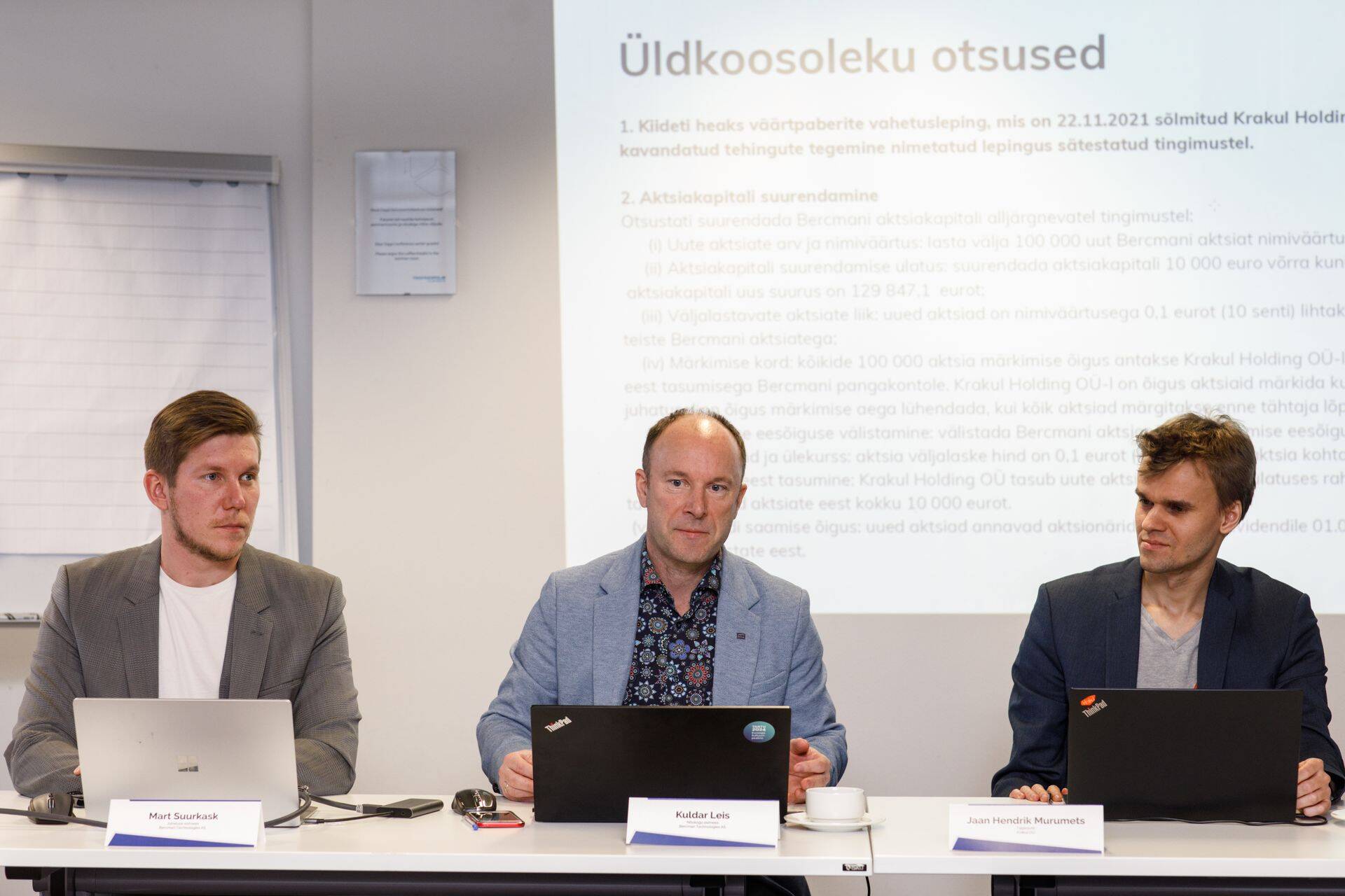 Vasakul Bercman Technologies juht Mart Suurkask, keskel nõukogu esimees Kuldar Leis ja varasemalt Krakulit juhtinud Jaan Hendrik Murumets.