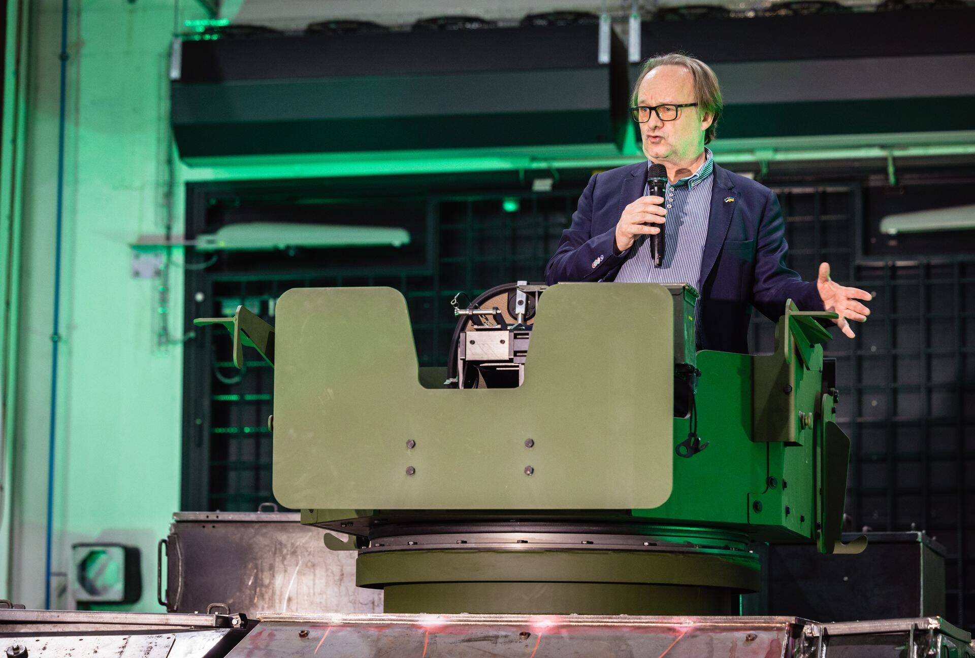 Go Groupi nõukogu esimees Tiit Pruuli täna sõjamasinate tootmis- ja remondihalli avamisel.