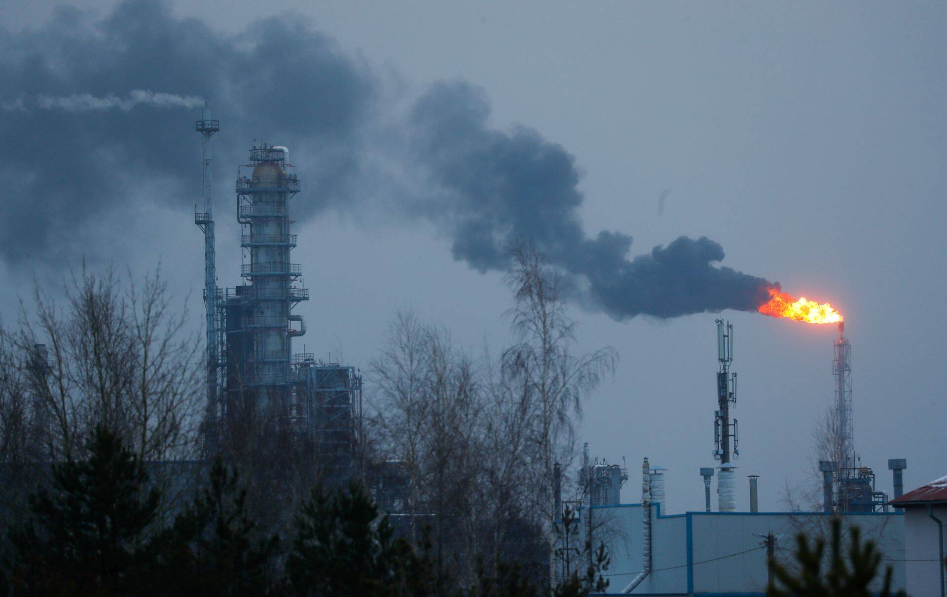 Väheneva naftahinna tingimustes tahab OPEC tootmist veel koomale tõmmata.