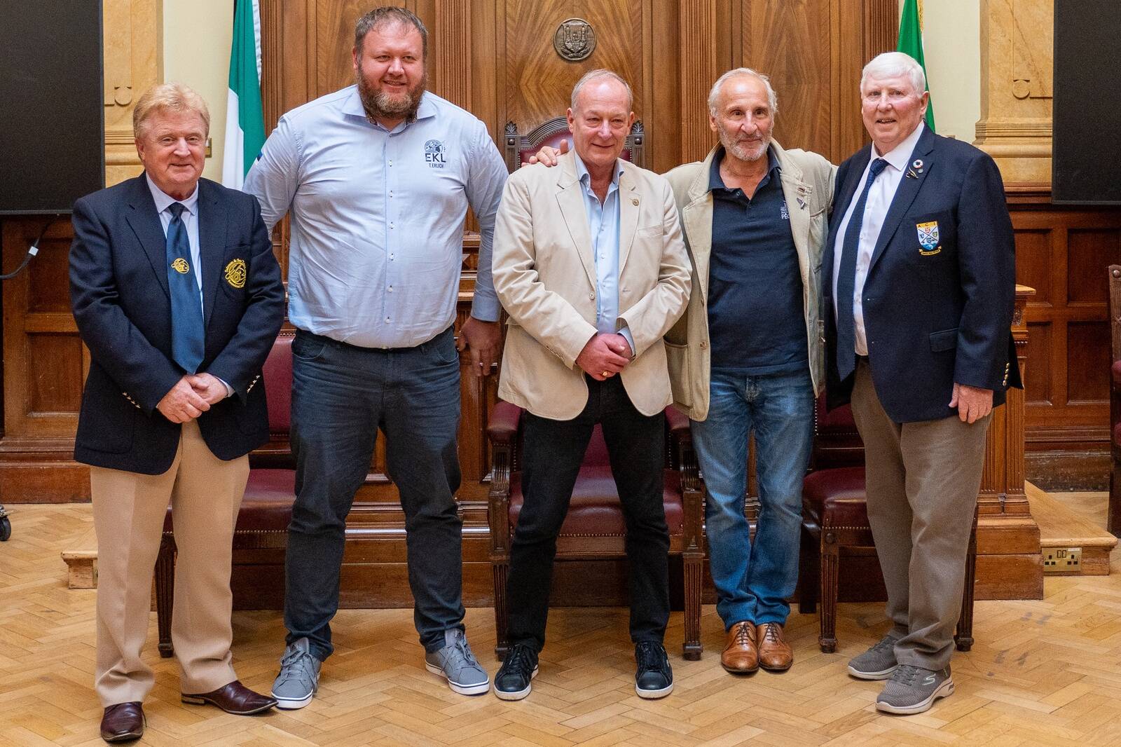 Eesti Kalastusklubide Liit võeti 2026. aasta 13. septembril Euroopa Harrastuskalastajate Liidu liikmeks. Fotol on vastuvõtmise juures viibinud (vasakult paremale) Bob Seward (Iirimaa kalastusorganisatsiooni tegevjuht), Tarmo Erlich (Eesti Kalastusklubide Liidu tegevjuht), Mark Owen (EAA president), Richard Alexandre (Prantsusmaa Kalastusföderatsiooni president), Martin McEnroe (Iirimaa kalastusorganisatsiooni President).