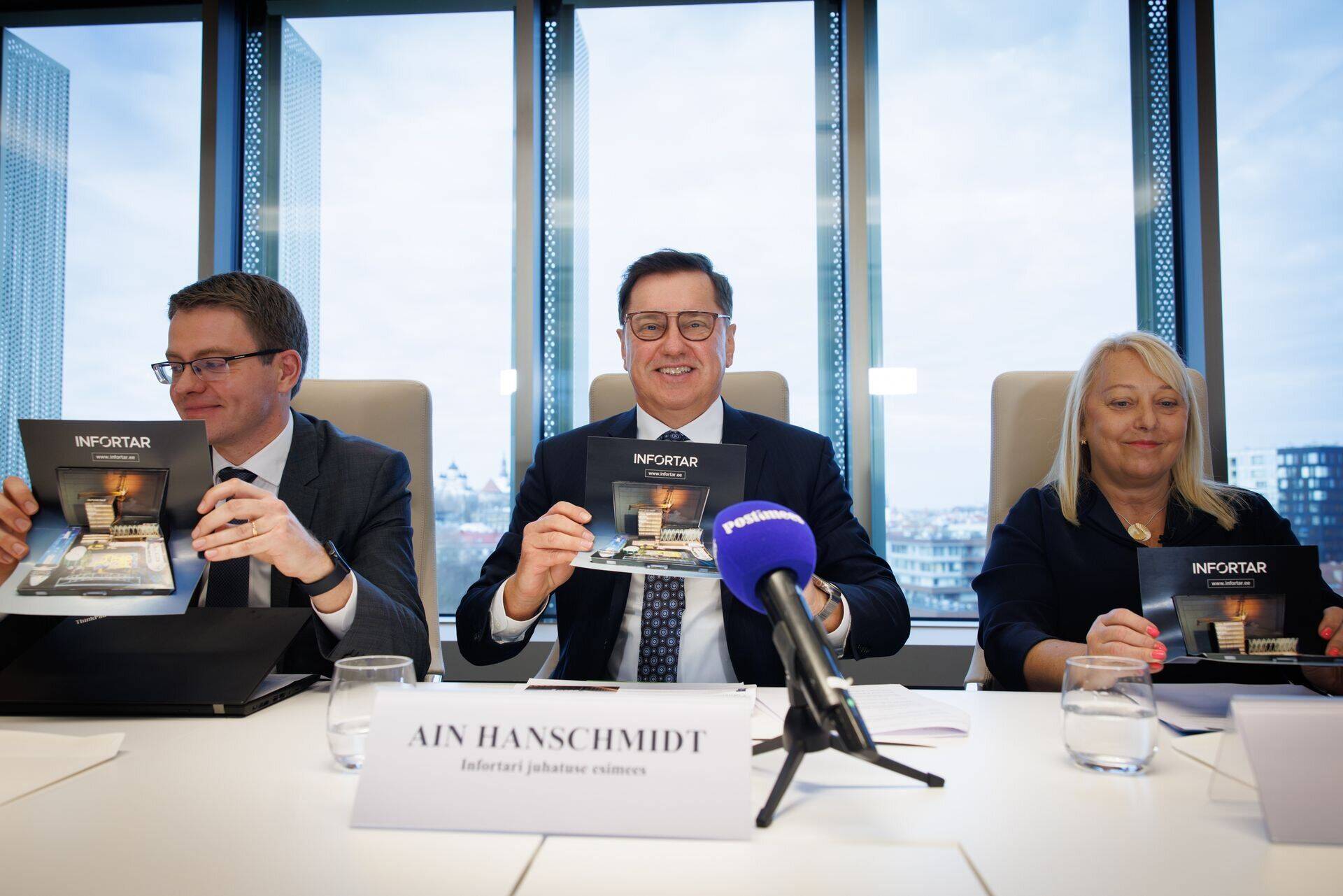 Infortari juhatuse esimees Ain Hanschmidt (keskel) on veendunud, et Infortarist saab kriisikindel dividendiaktsia.
